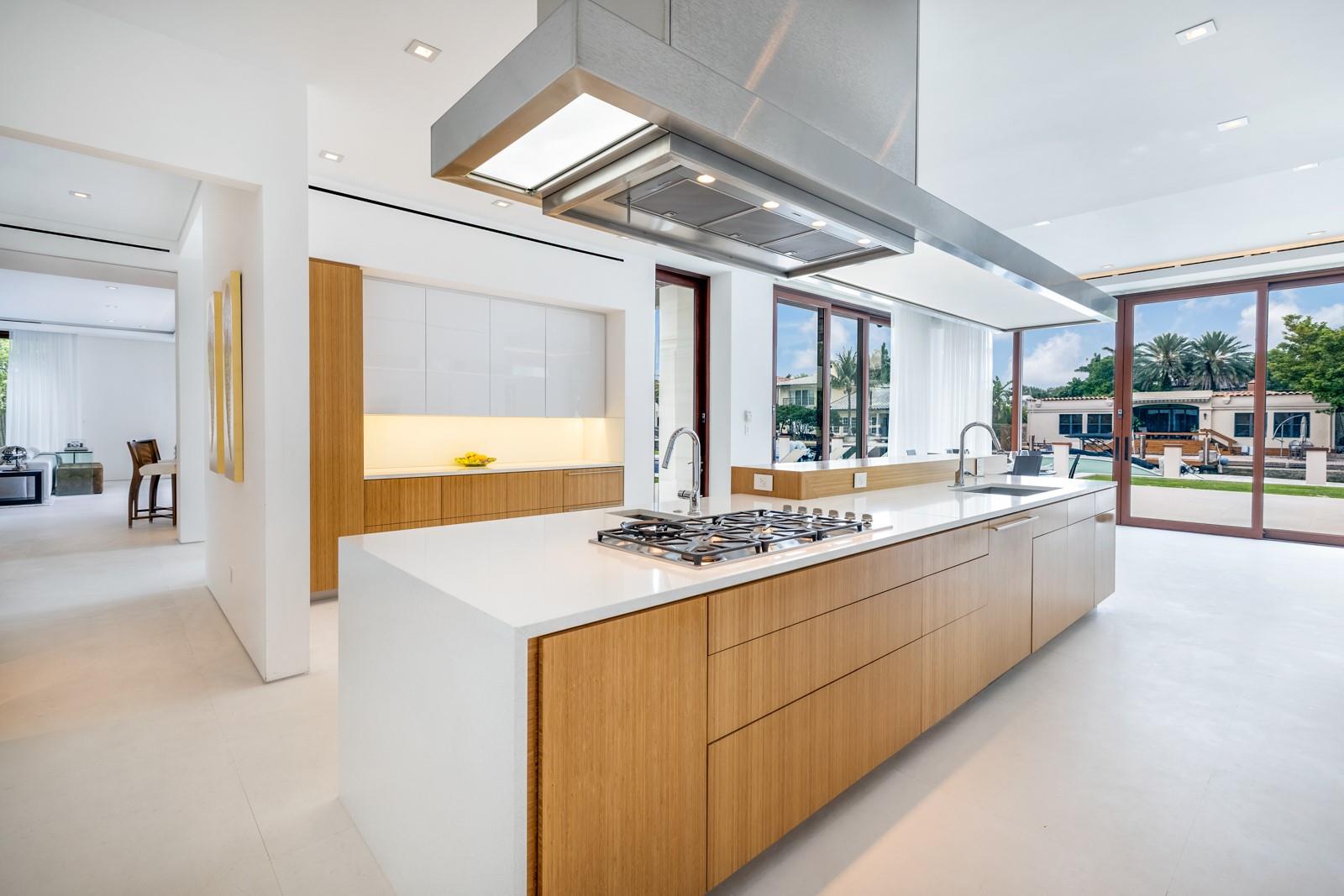 10 Pelican Drive, Fort Lauderdale, FL 33301