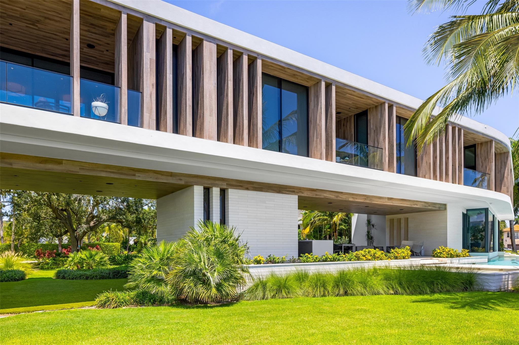 516 Mola Avenue, Fort Lauderdale, FL 33301