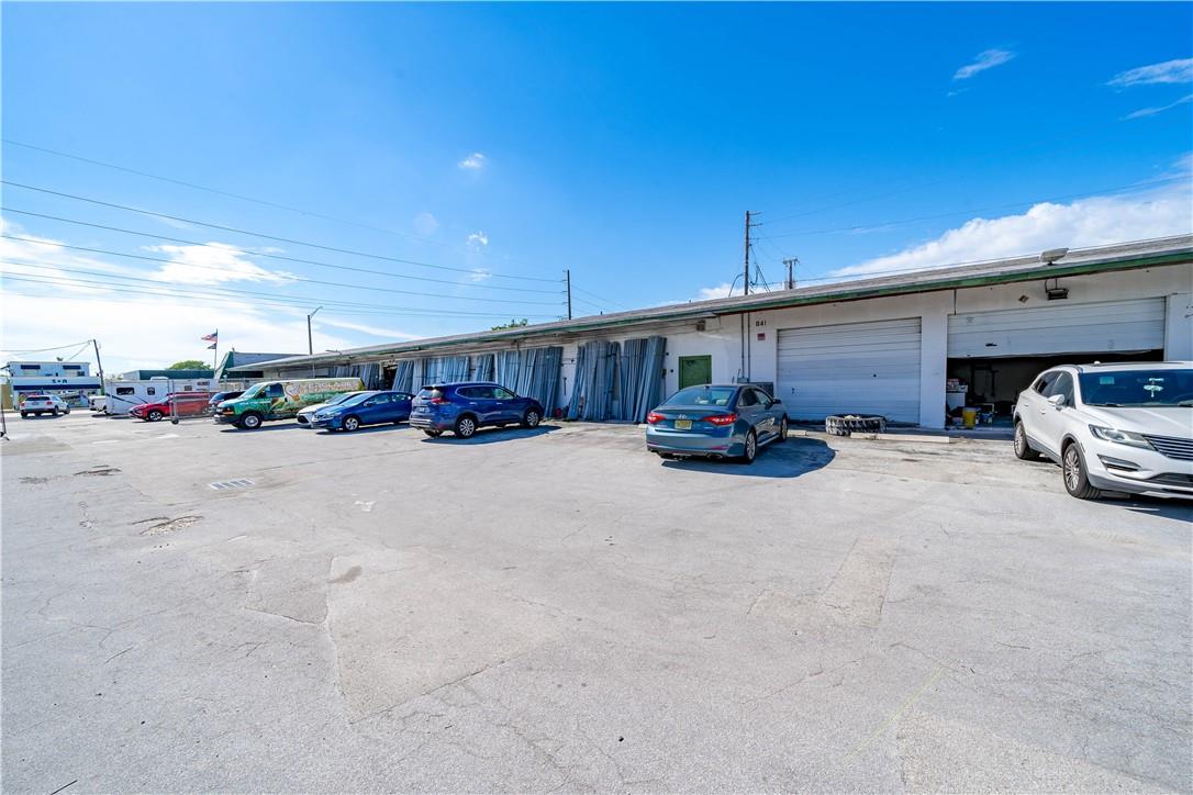 841 NE 44th Street, Oakland Park, FL 33334