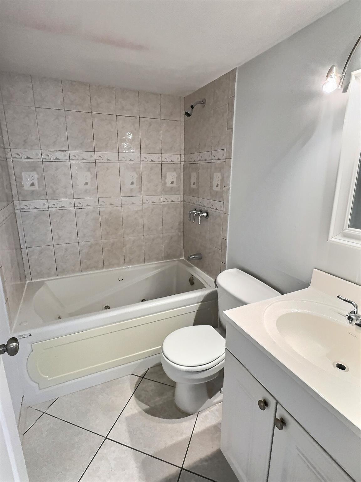 1100 NW 87th Avenue 208, Coral Springs, FL 33071