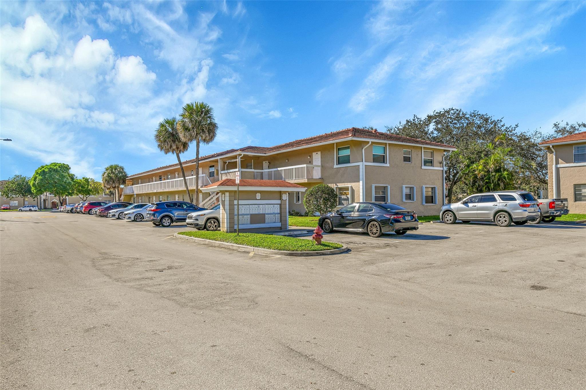 906 Twin Lakes Drive 8-J, Coral Springs, FL 33071