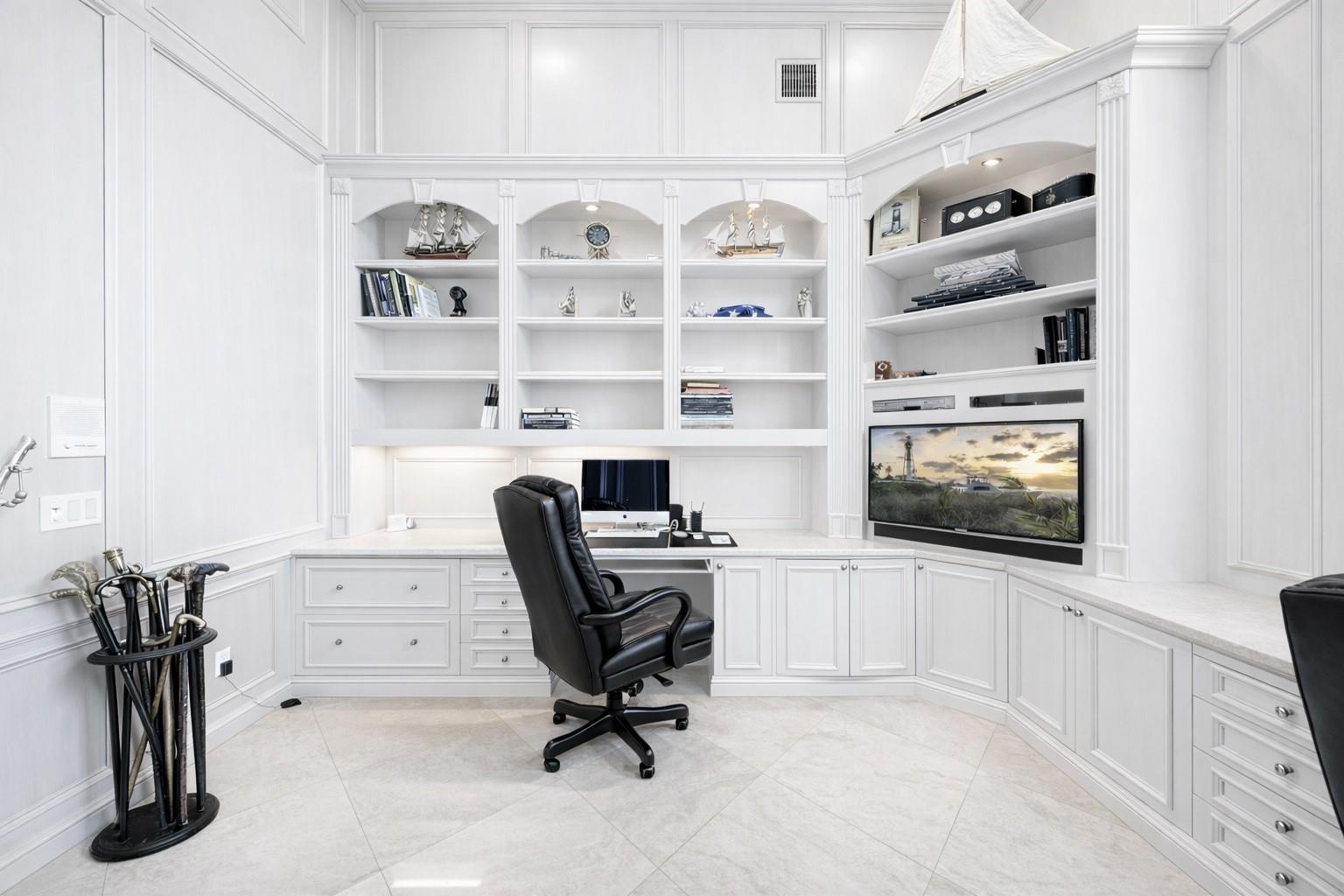 AI-Office in White
