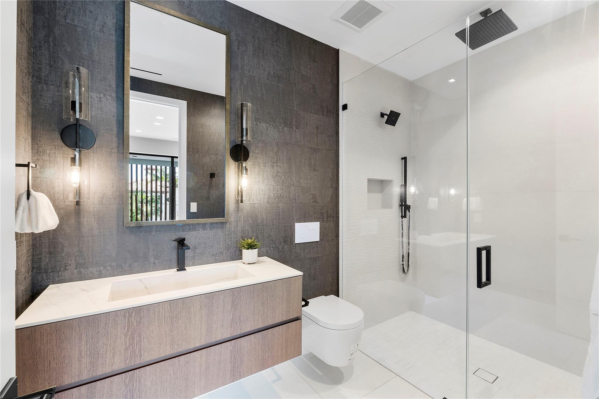 2880 NE 28th Street, Fort Lauderdale, FL 33306