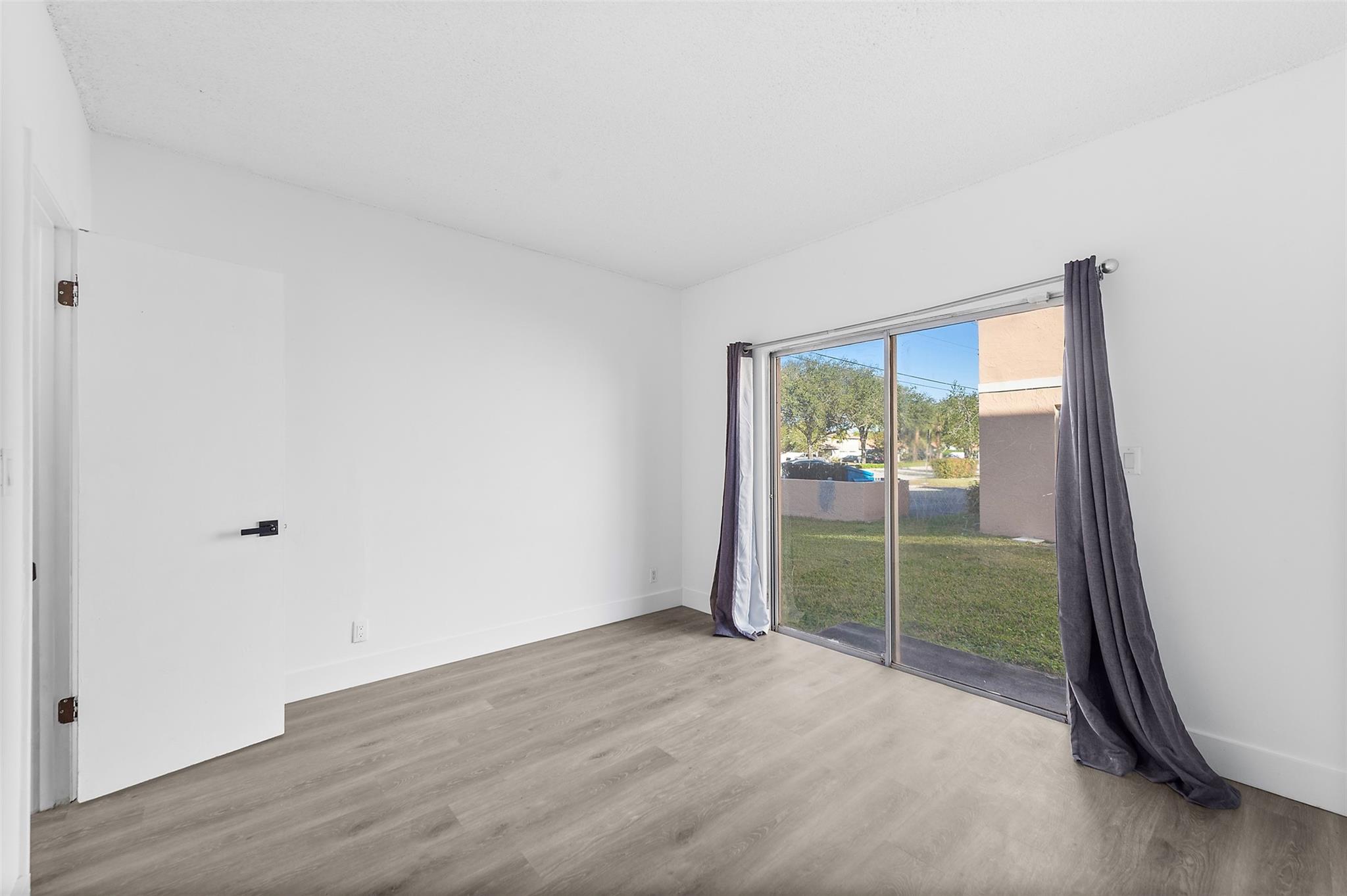 3951 Coral Springs Drive 21, Coral Springs, FL 33065