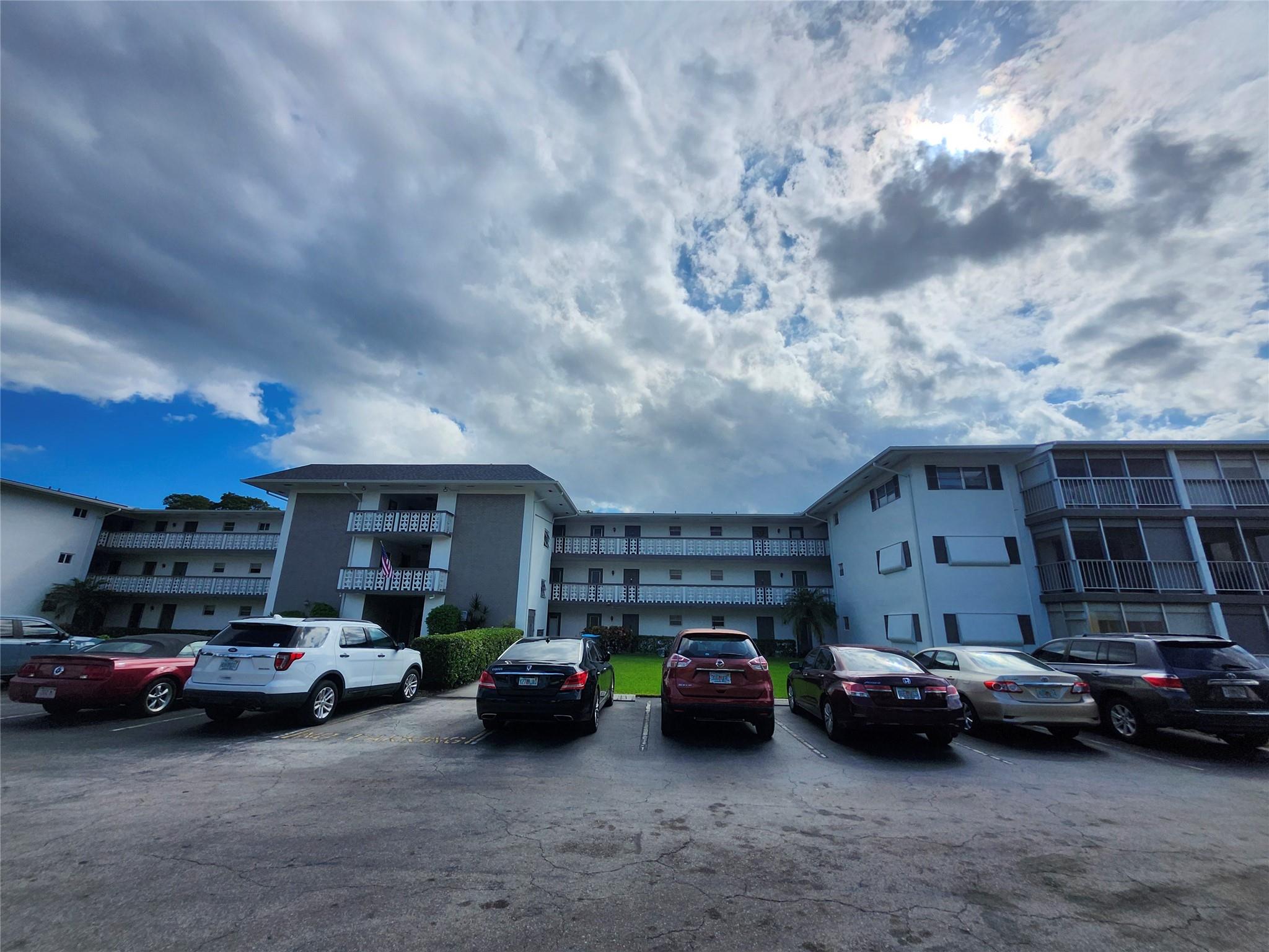 Photo for 1201 Hillcrest Court, 105, Hollywood, FL 33021 - listing #FX-10535794 1201 Hillcrest Court, 105, Hollywood, FL 33021