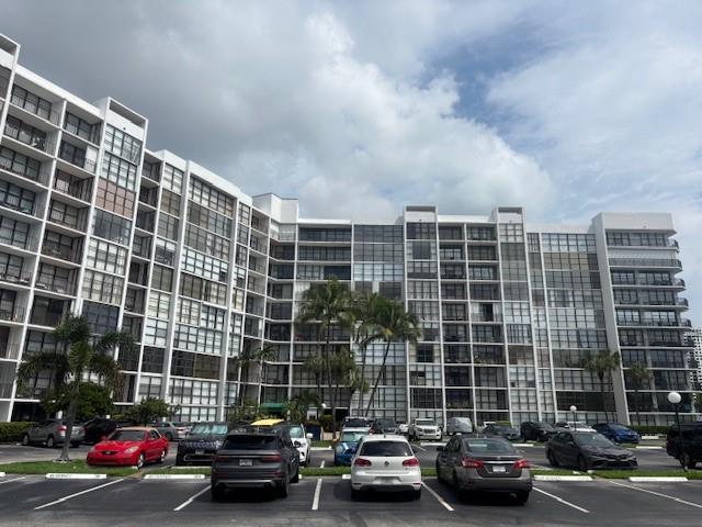 Photo for 800 Parkview Drive, 714, Hallandale Beach, FL 33009 - listing #FX-10525605 800 Parkview Drive, 714, Hallandale Beach, FL 33009