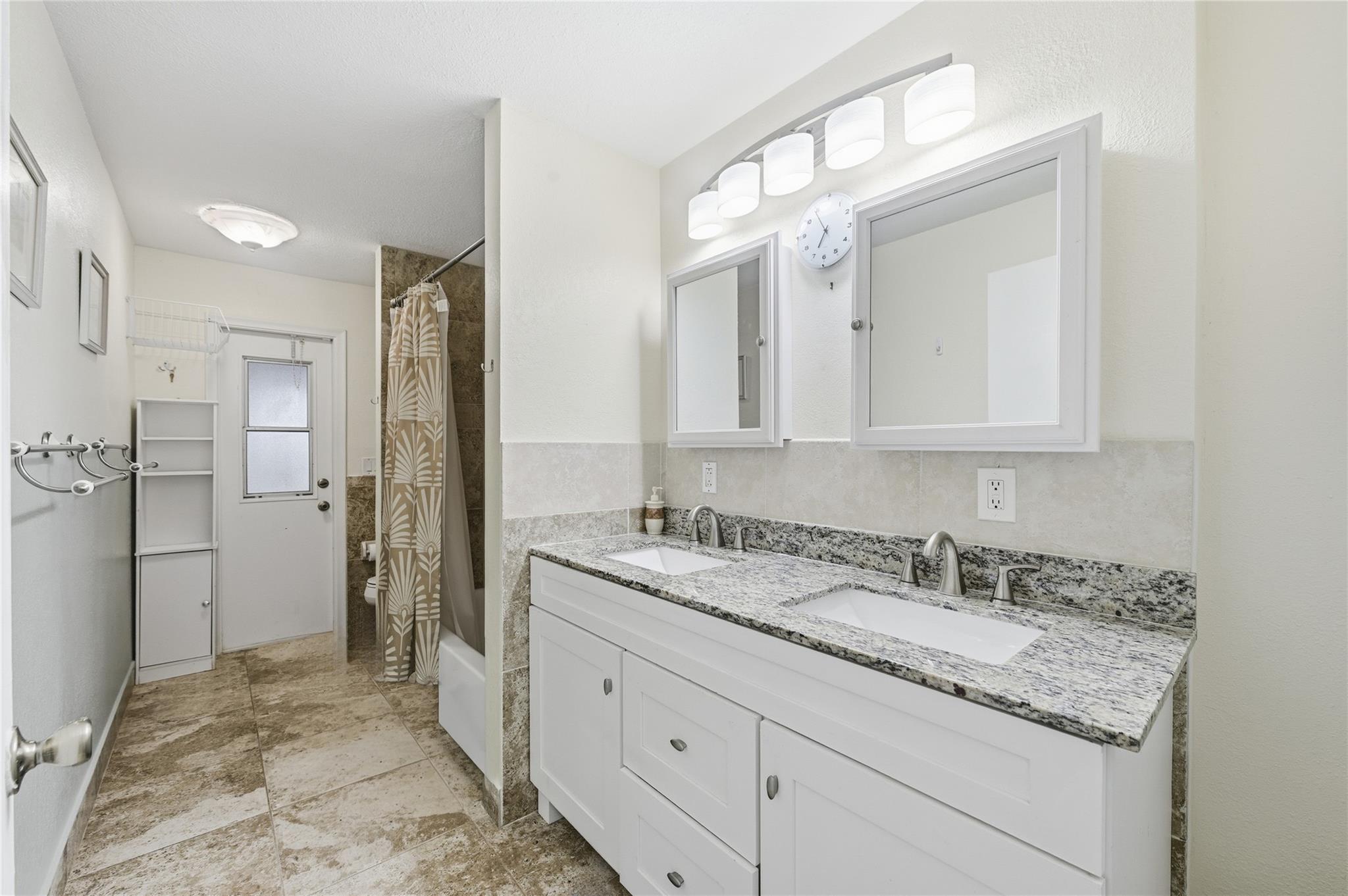 10949 NW 1st Mnr, Coral Springs, FL 33071