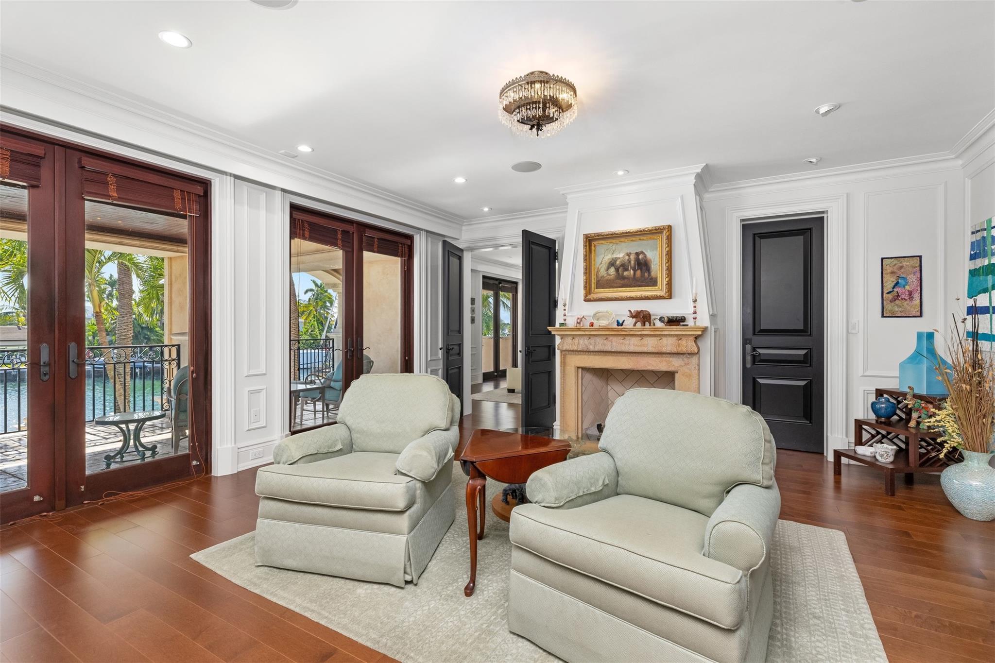 primary suite sitting room