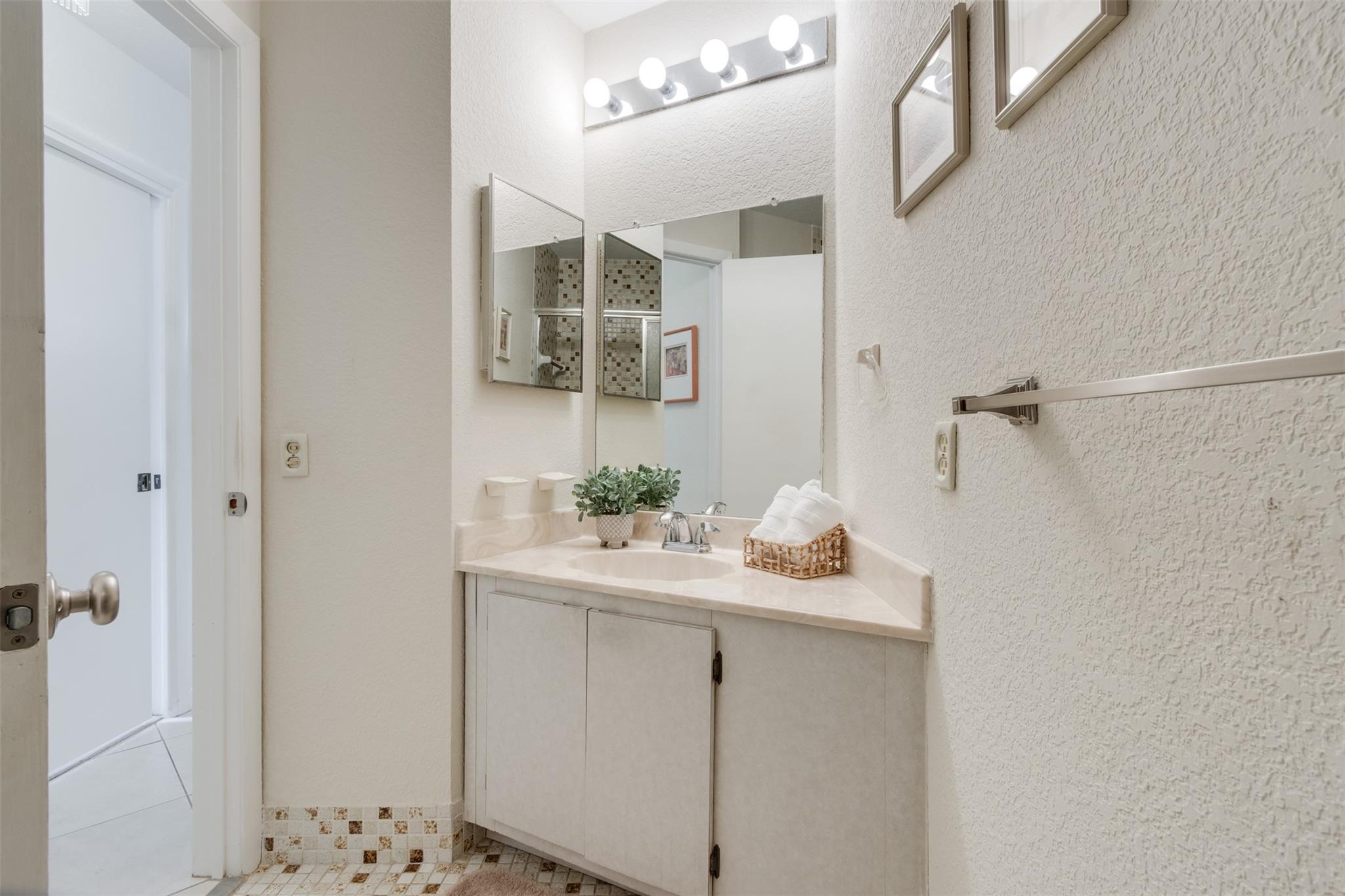 450 Briarwood Circle 2, Hollywood, FL 33024