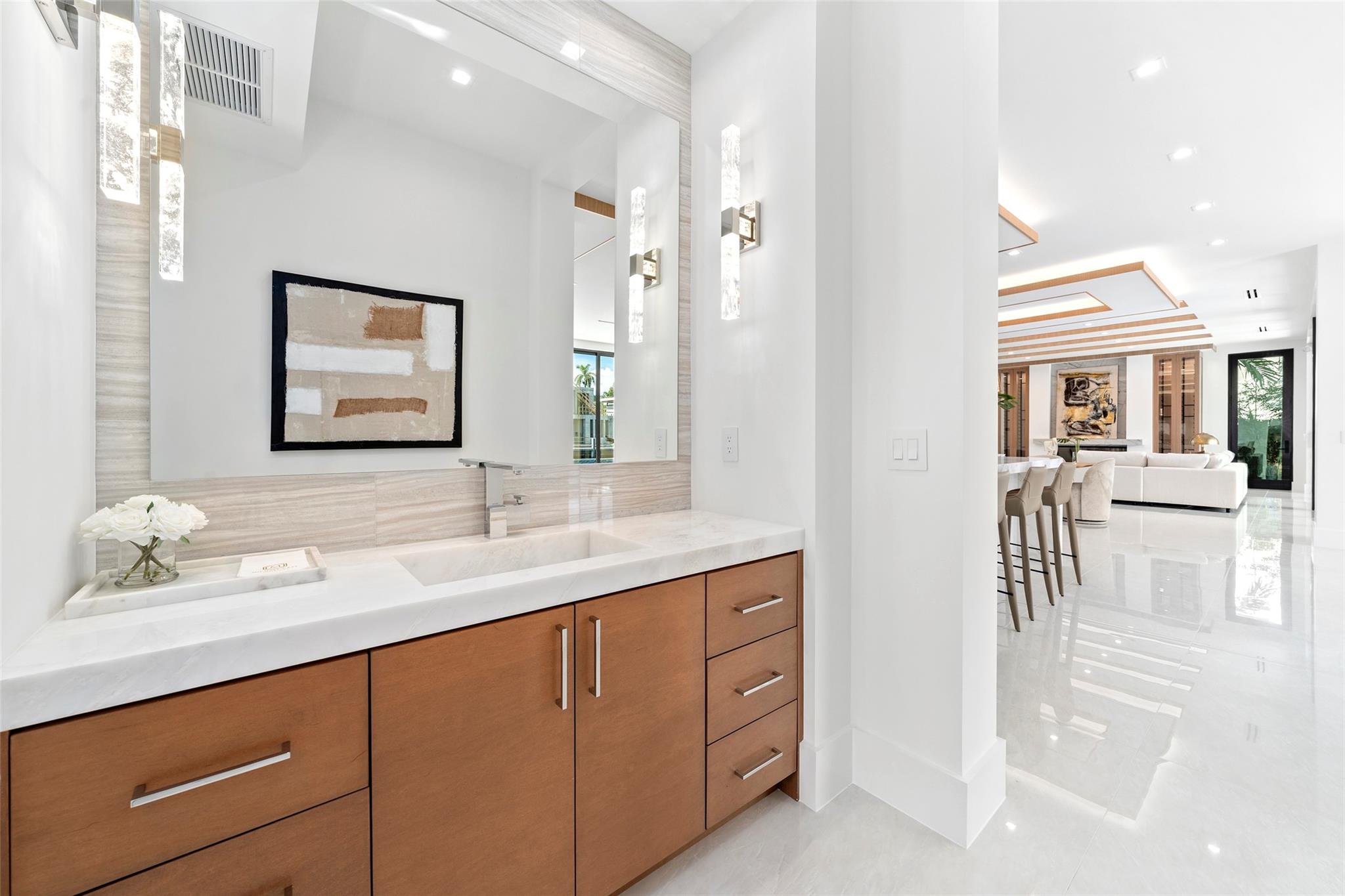 24 Fiesta Way, Fort Lauderdale, FL 33301