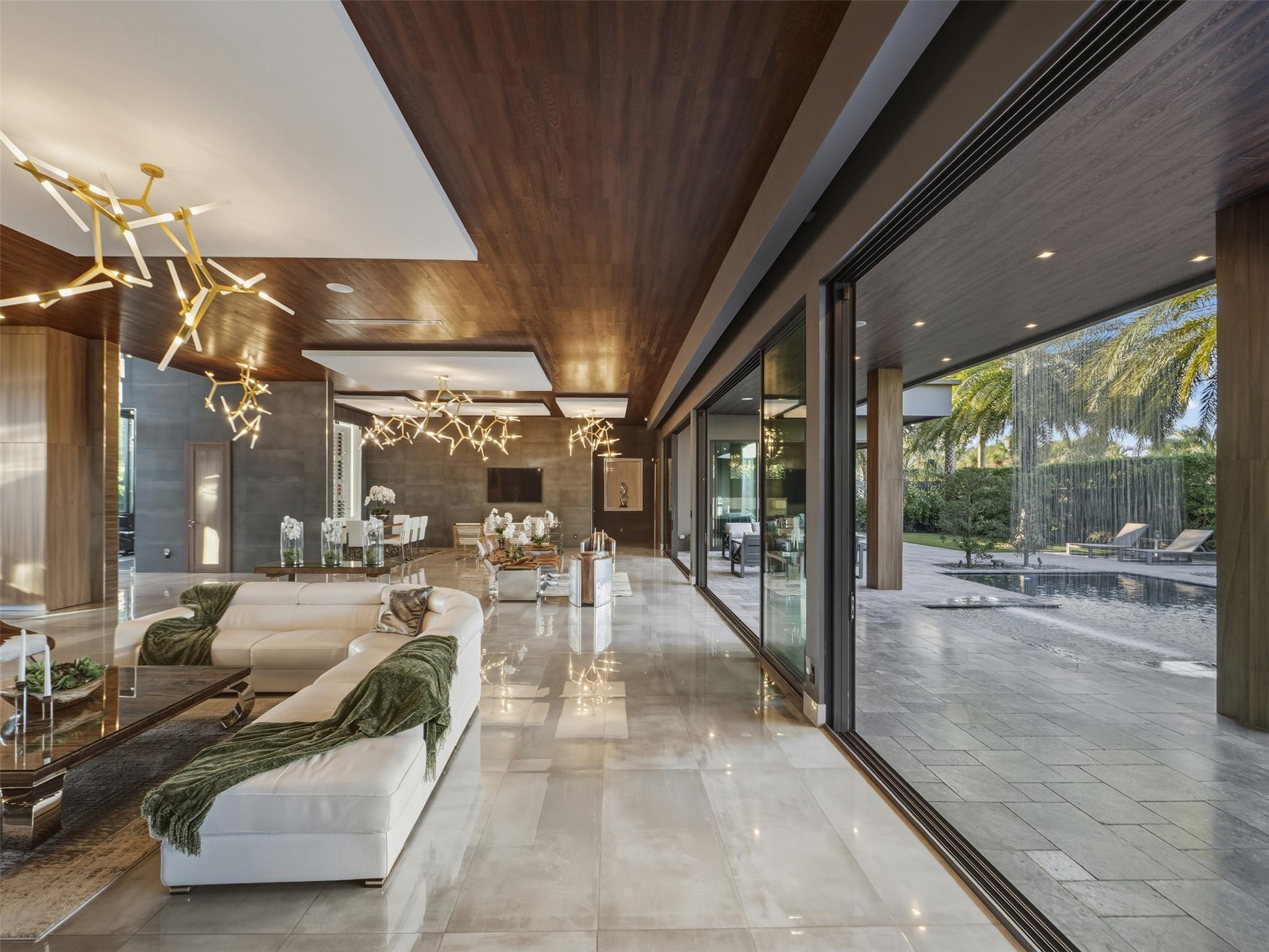 Open Living with Walls of Glass