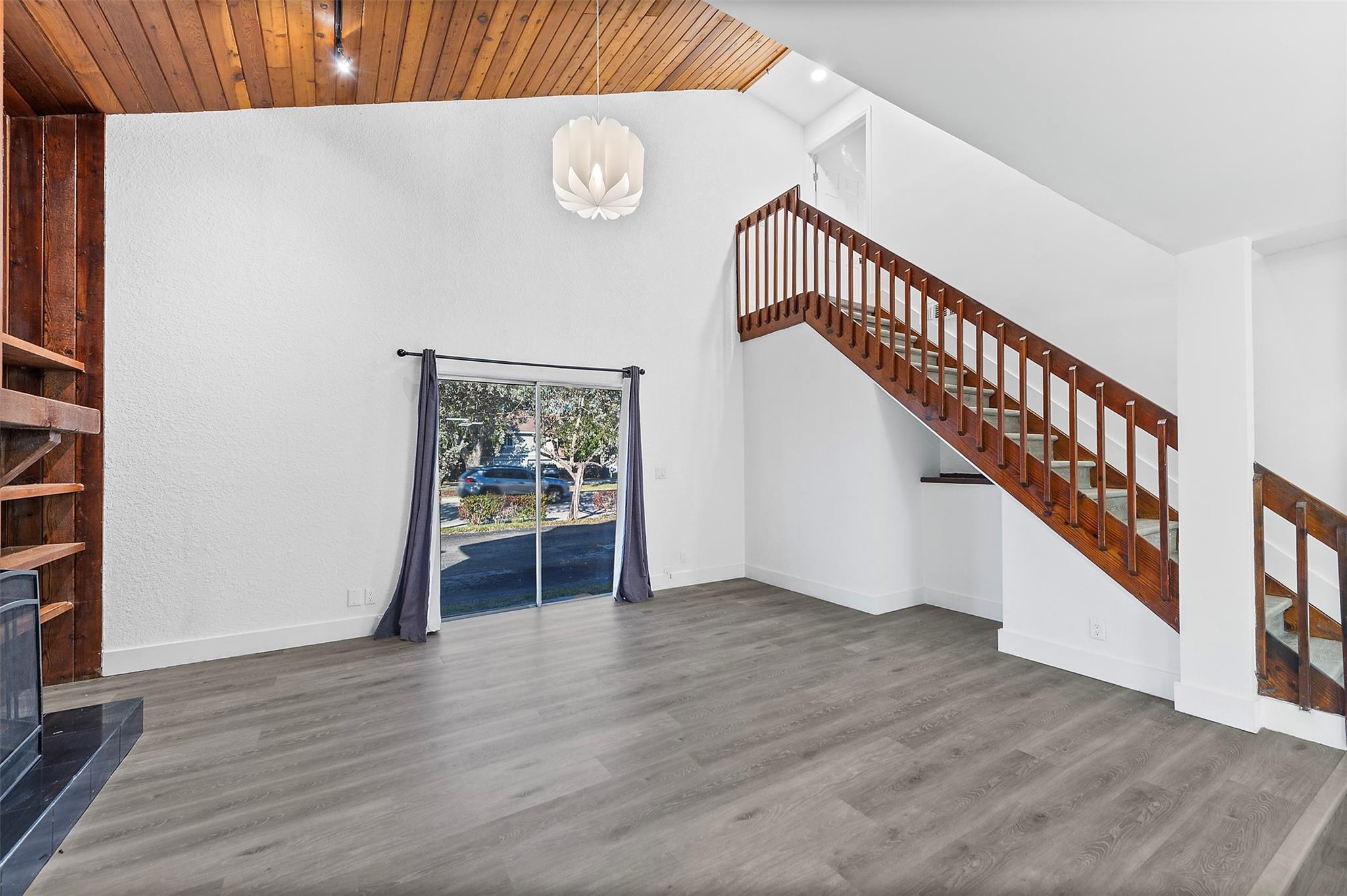 3951 Coral Springs Drive 21, Coral Springs, FL 33065