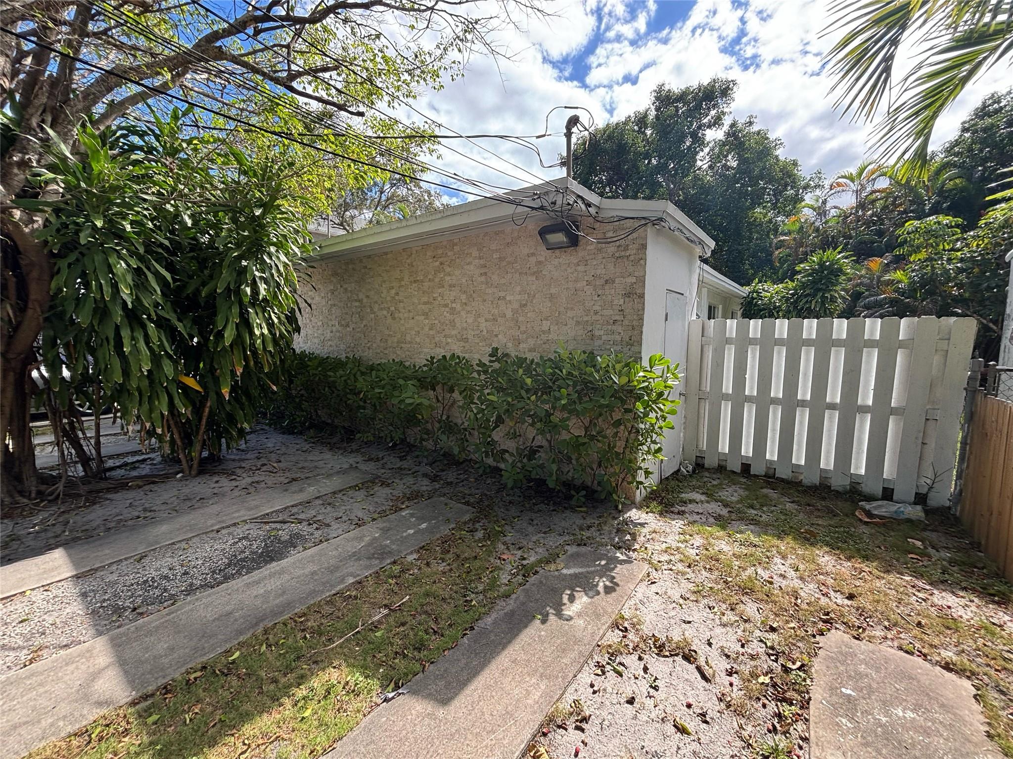 Photo for 816 NW 12th Street, Miami, FL 33136 - listing #FX-10536995 816 NW 12th Street, Miami, FL 33136
