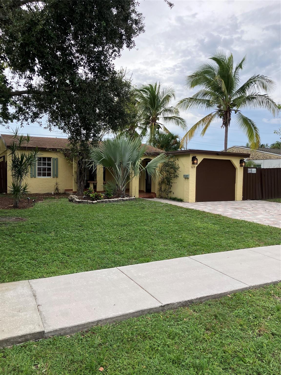 Photo for 5619 NE 5th Terrace, Fort Lauderdale, FL 33334 - listing #FX-10525914 5619 NE 5th Terrace, Fort Lauderdale, FL 33334