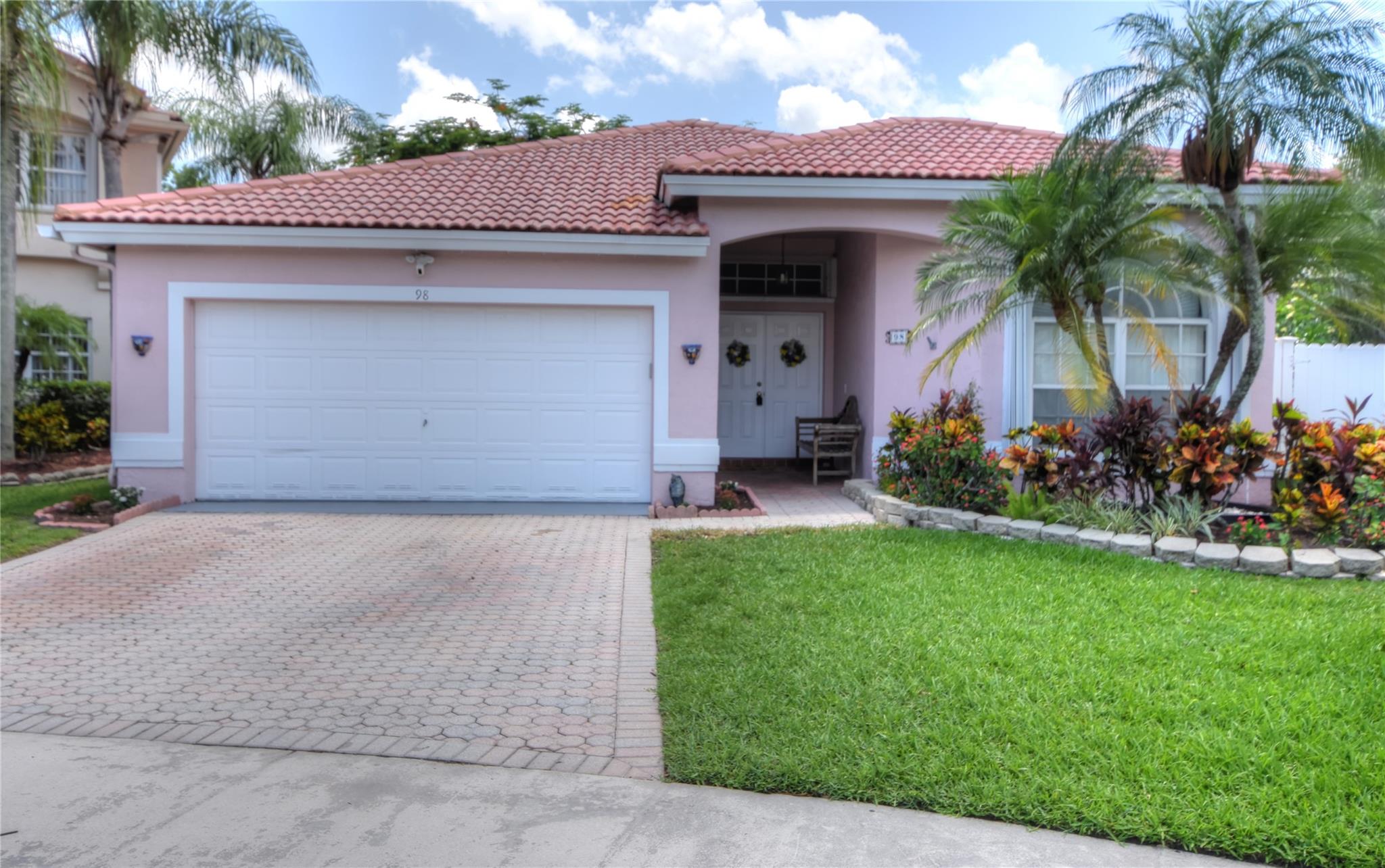 Photo for 98 Gables Boulevard, Weston, FL 33326 - Listing #FX-10506101 98 Gables Boulevard, Weston, FL 33326