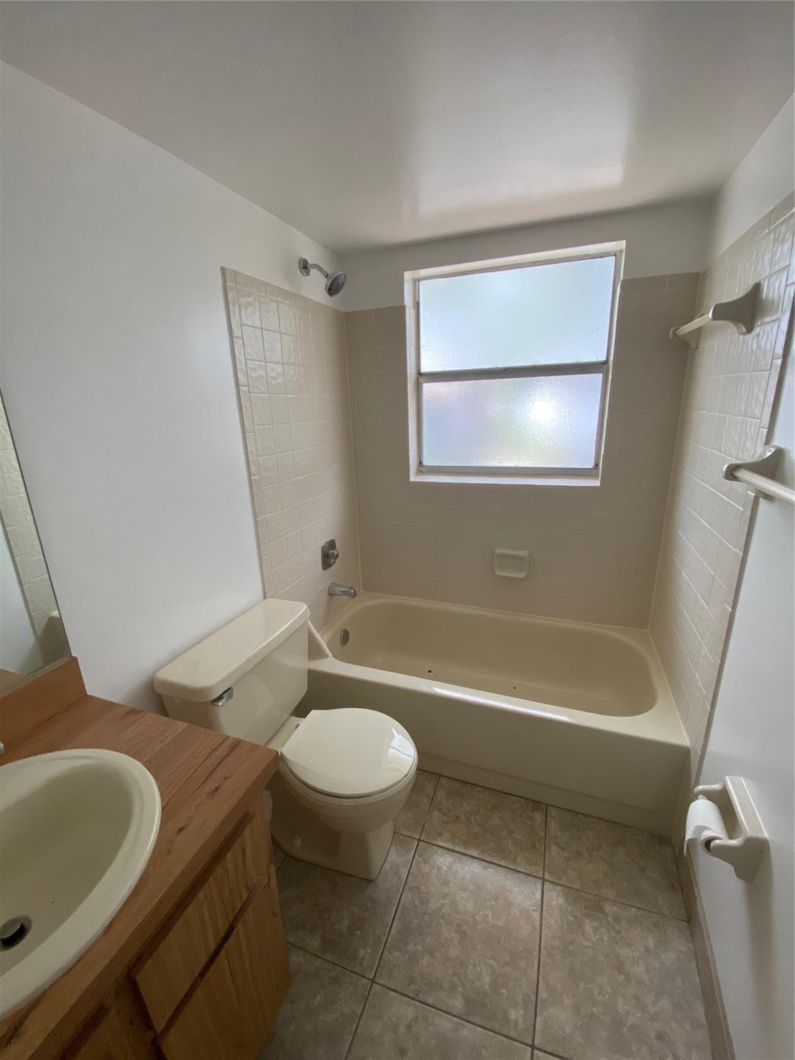 848 Twin Lakes Drive 19-G, Coral Springs, FL 33071