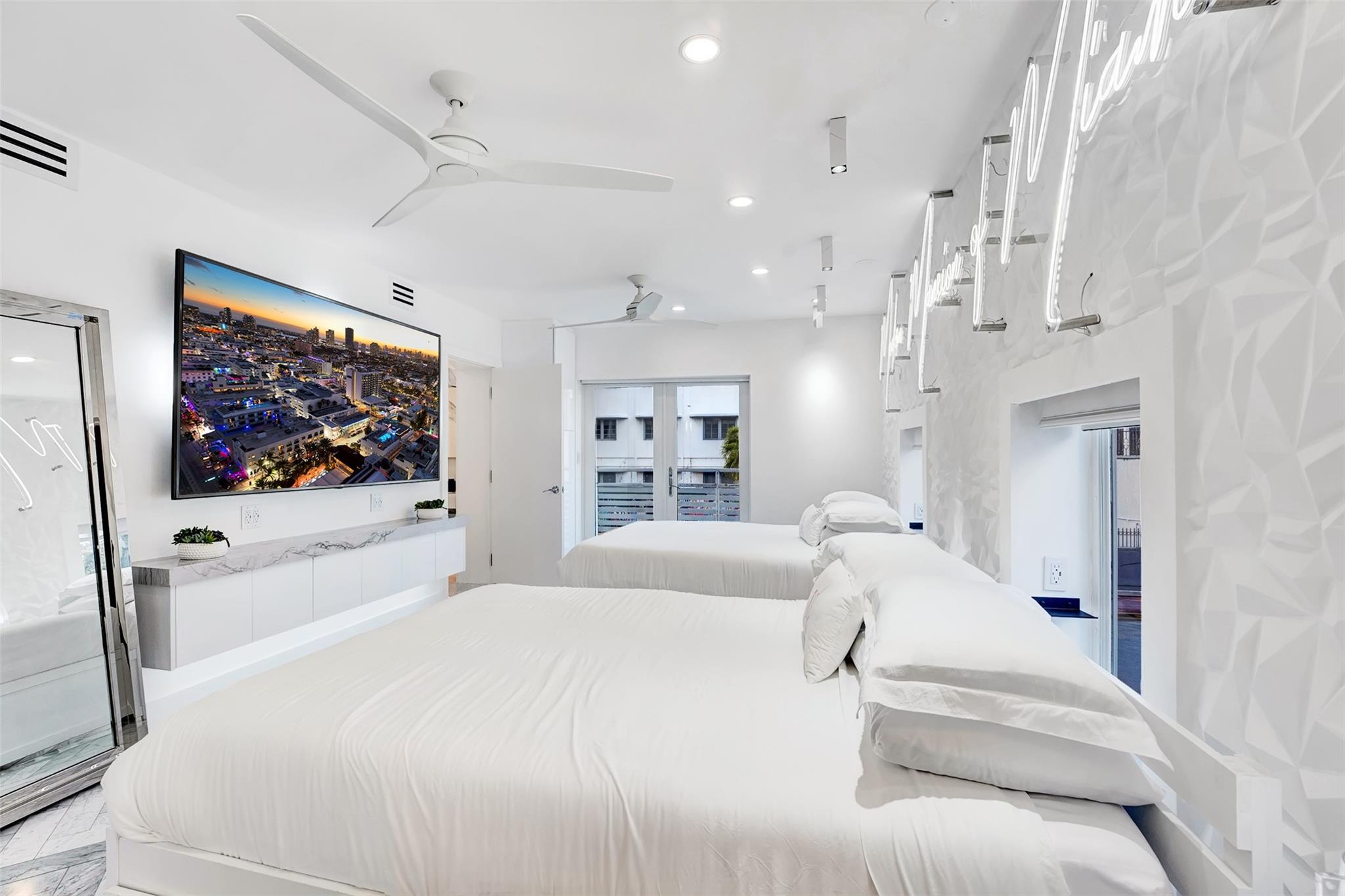 124 11th Street, Miami Beach, FL 33139