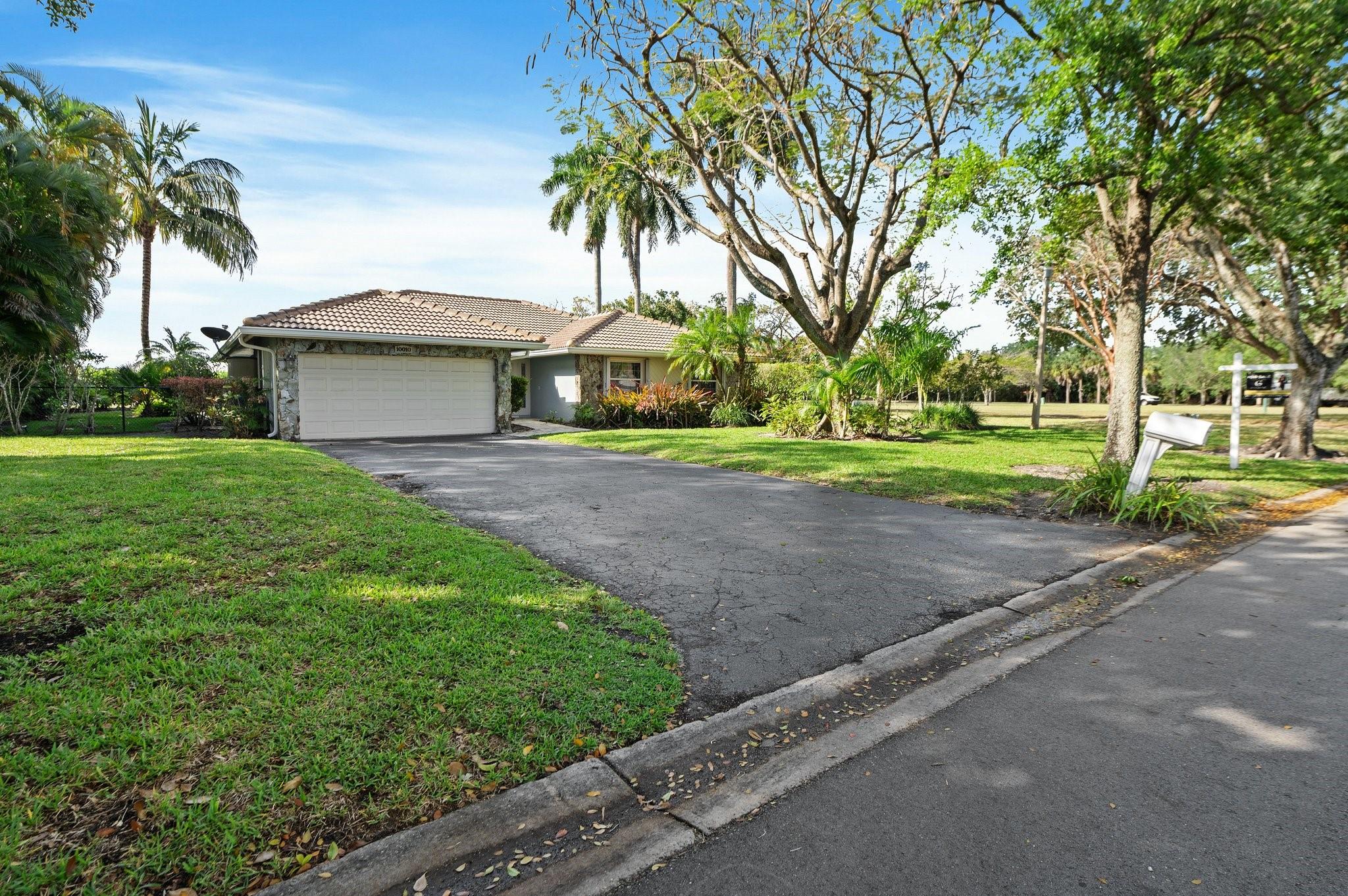Photo for 10010 NW 11th Mnr, Coral Springs, FL 33071 - Listing #FX-10497303 10010 NW 11th Mnr, Coral Springs, FL 33071