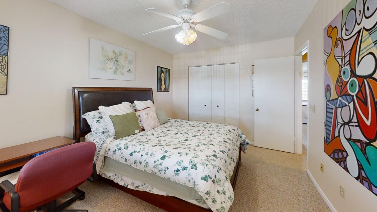 Guest Bedroom w full Bath on 2nd Floor