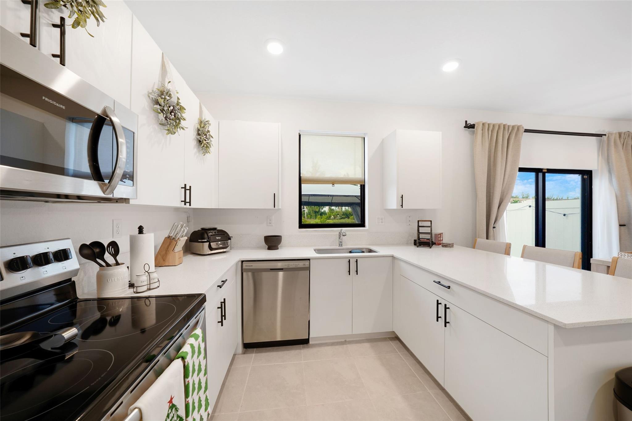 659 NW 204th Street, Miami, FL 33169