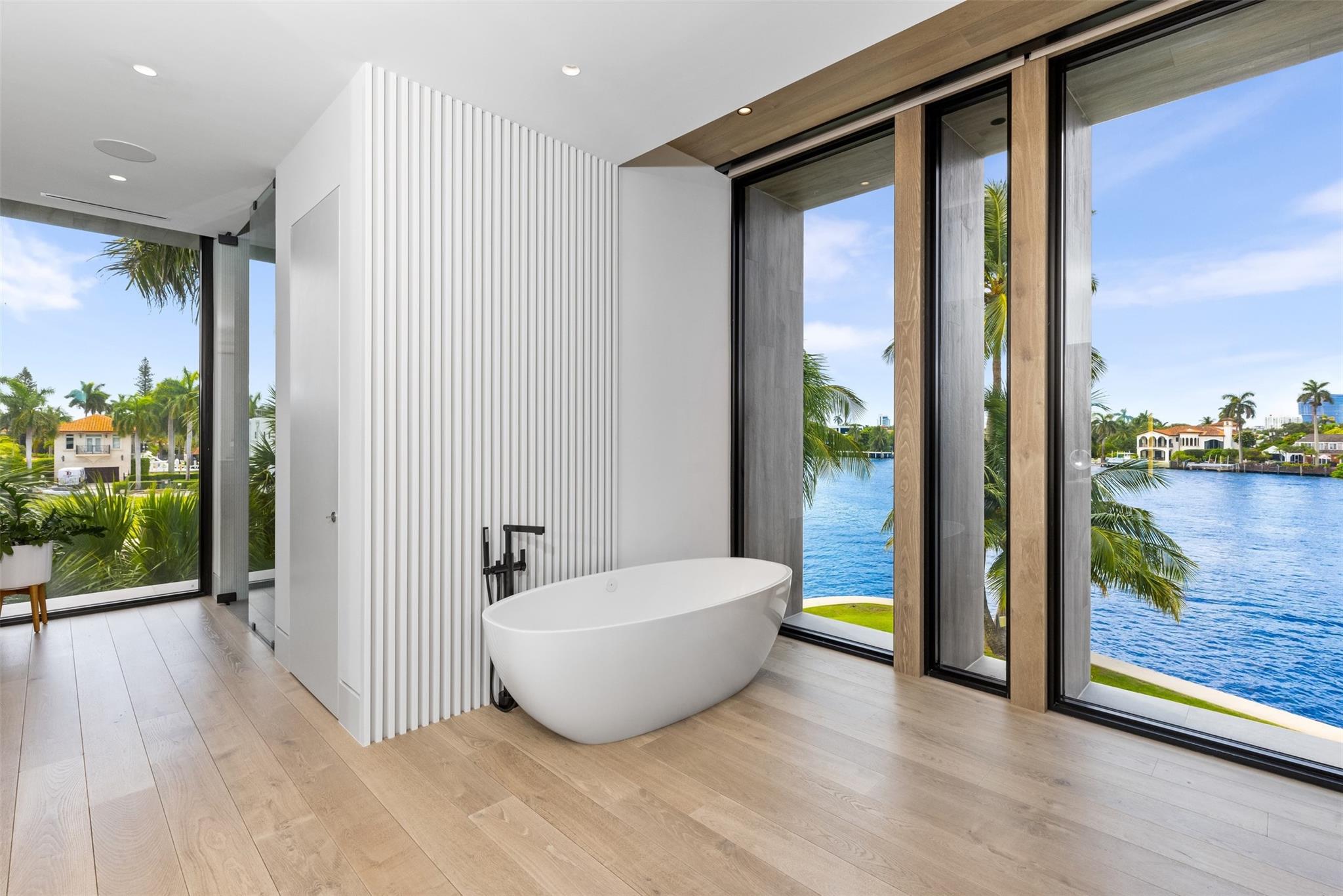 516 Mola Avenue, Fort Lauderdale, FL 33301