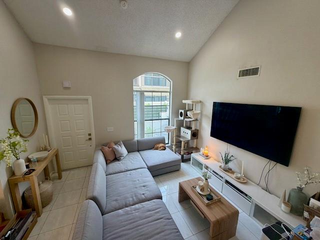 Photo for 21204 Harbor Way, Miami, FL 33180 - listing #FX-10533401 21204 Harbor Way, Miami, FL 33180
