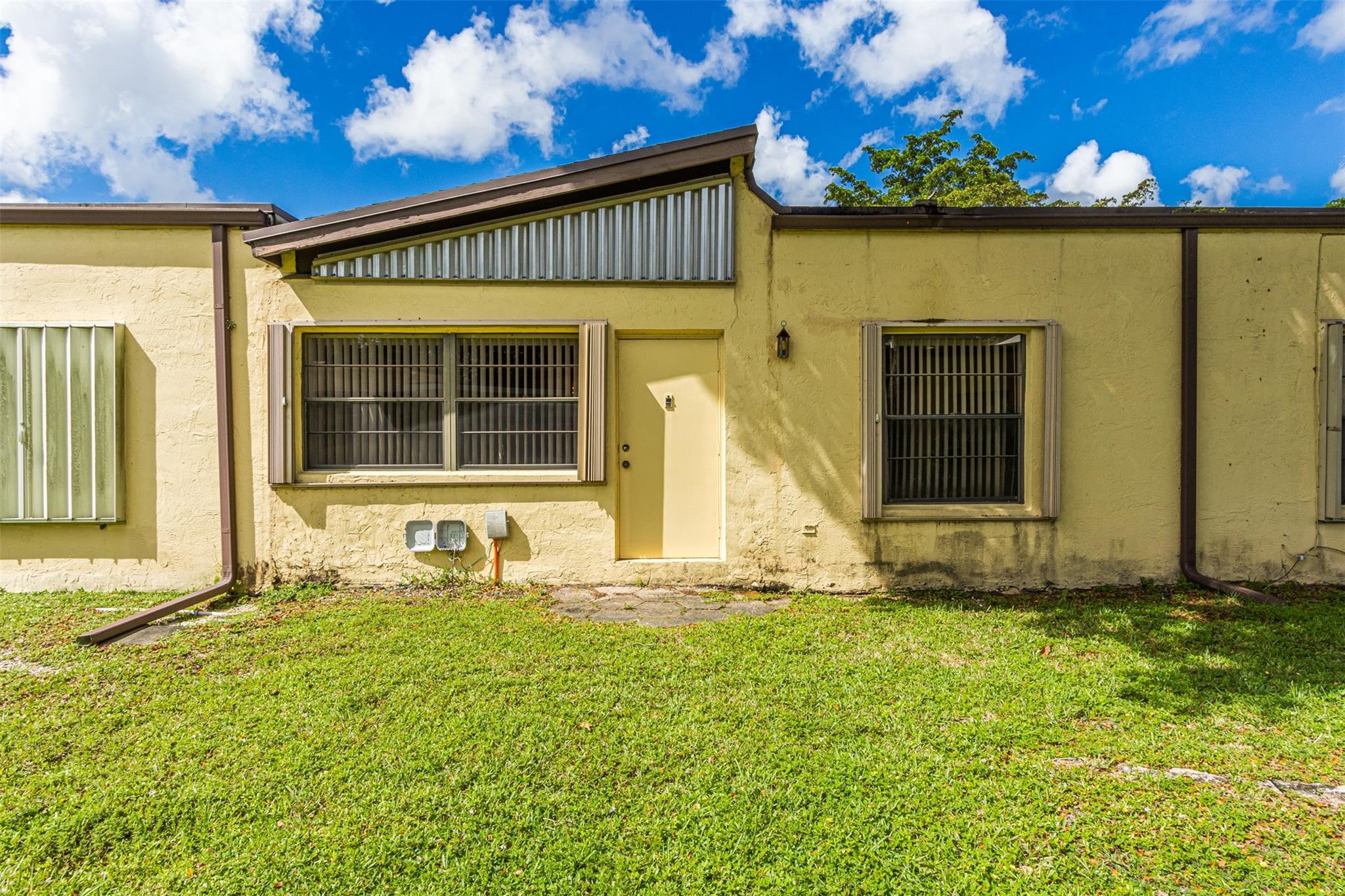 450 Briarwood Circle 2, Hollywood, FL 33024