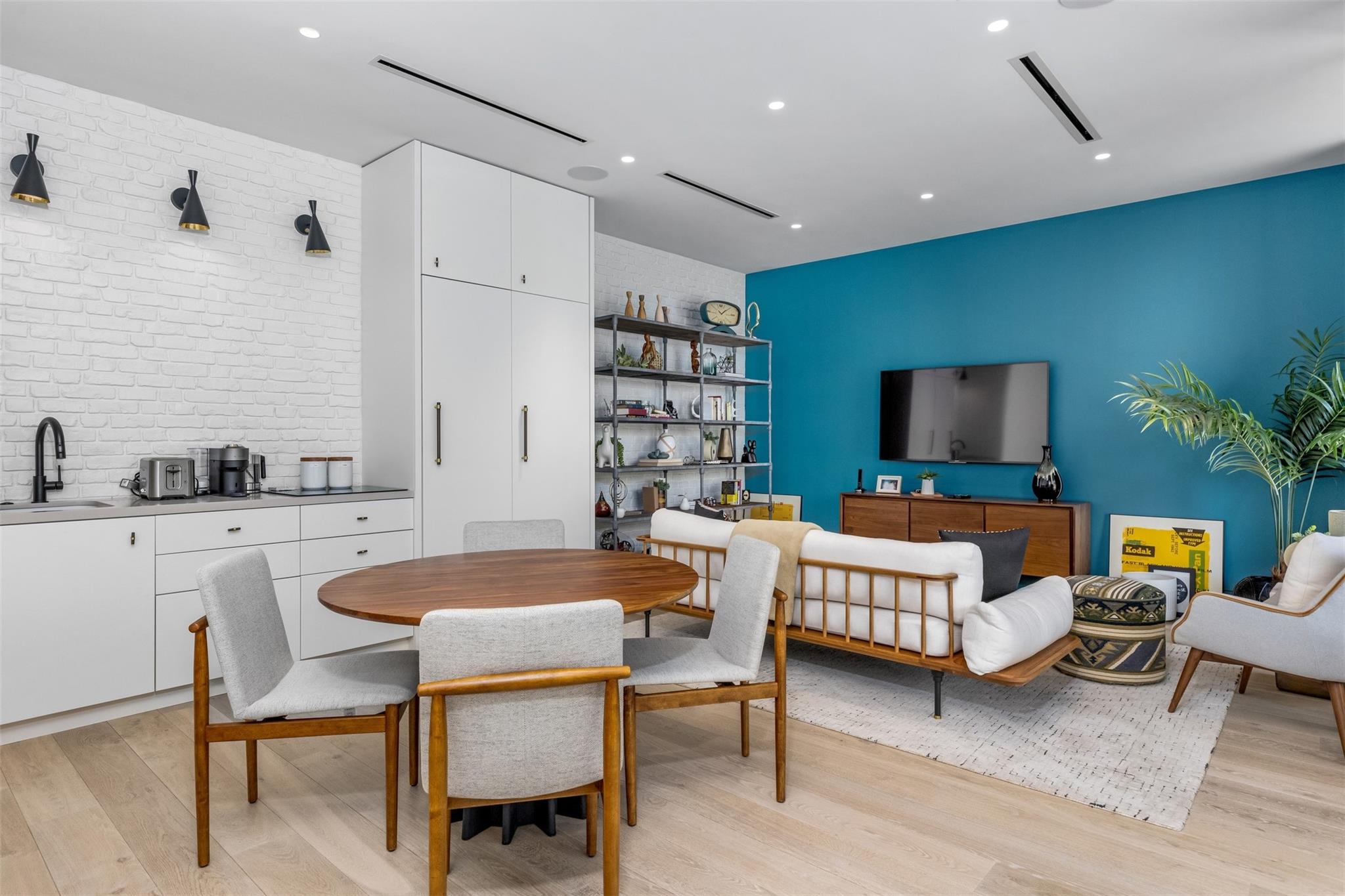 516 Mola Avenue, Fort Lauderdale, FL 33301