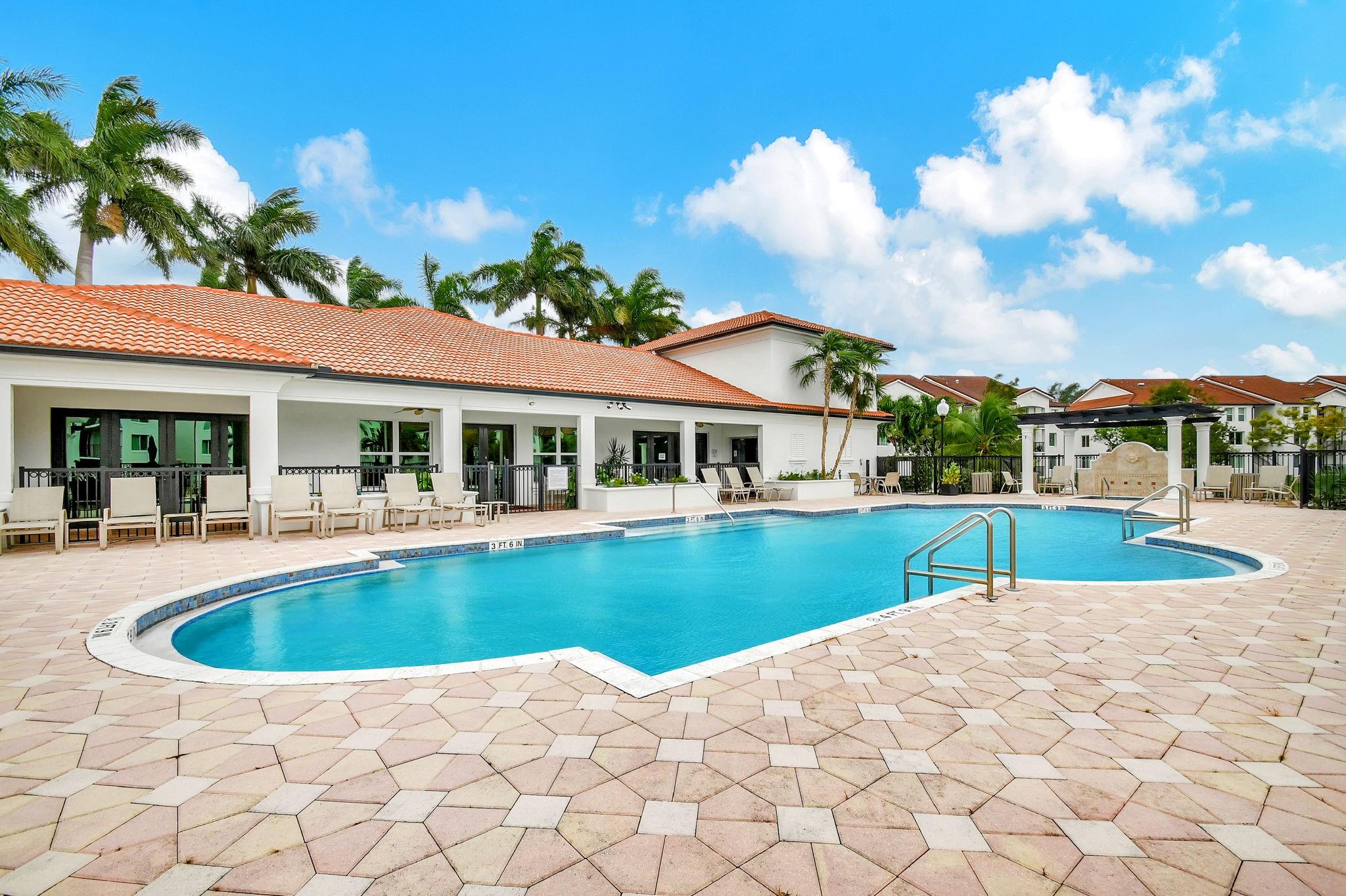 Community Club House & Pool