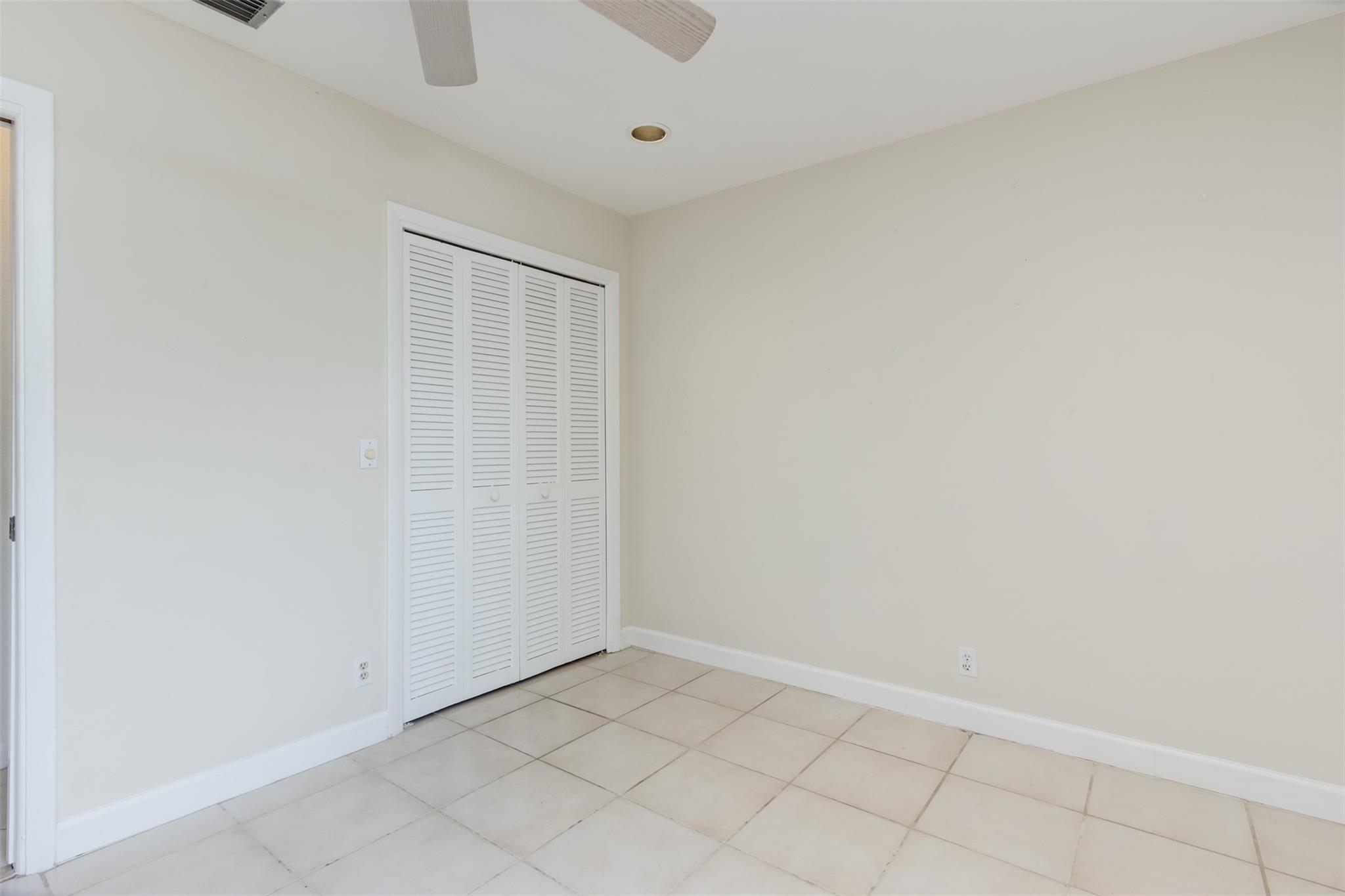 450 Briarwood Circle 2, Hollywood, FL 33024