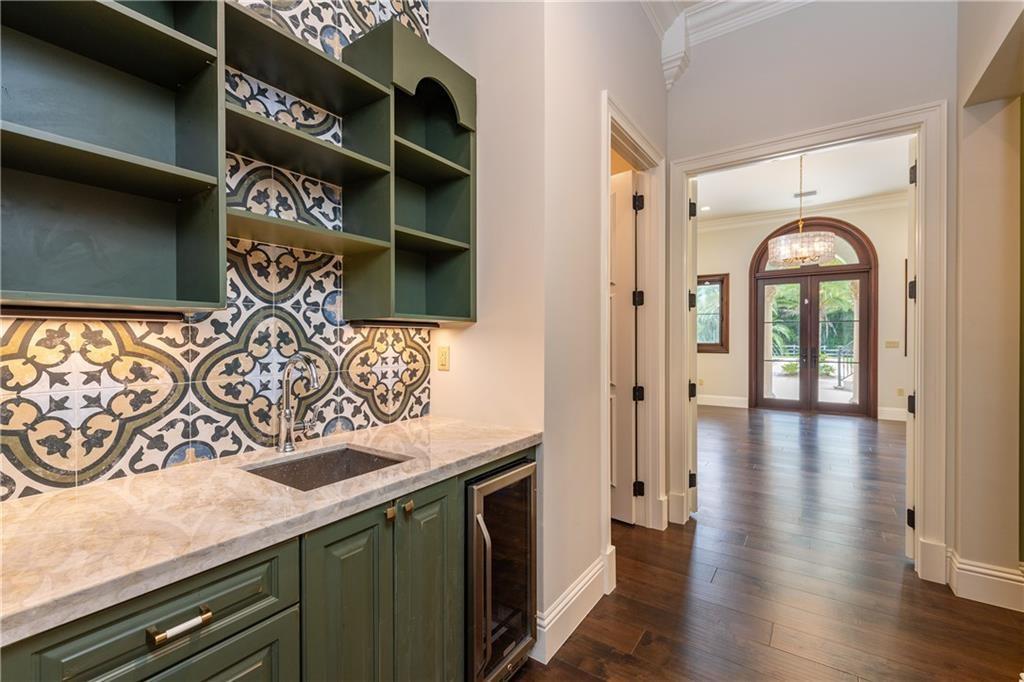 MORNING BAR IN MASTER SUITE
