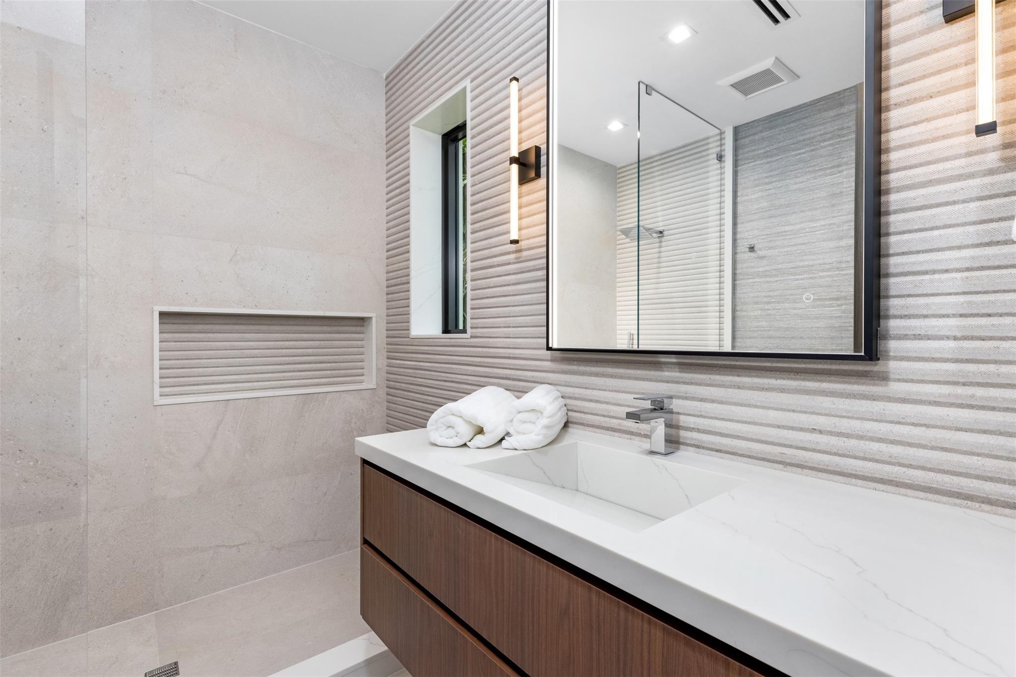 2733 NE 16th Street, Fort Lauderdale, FL 33304