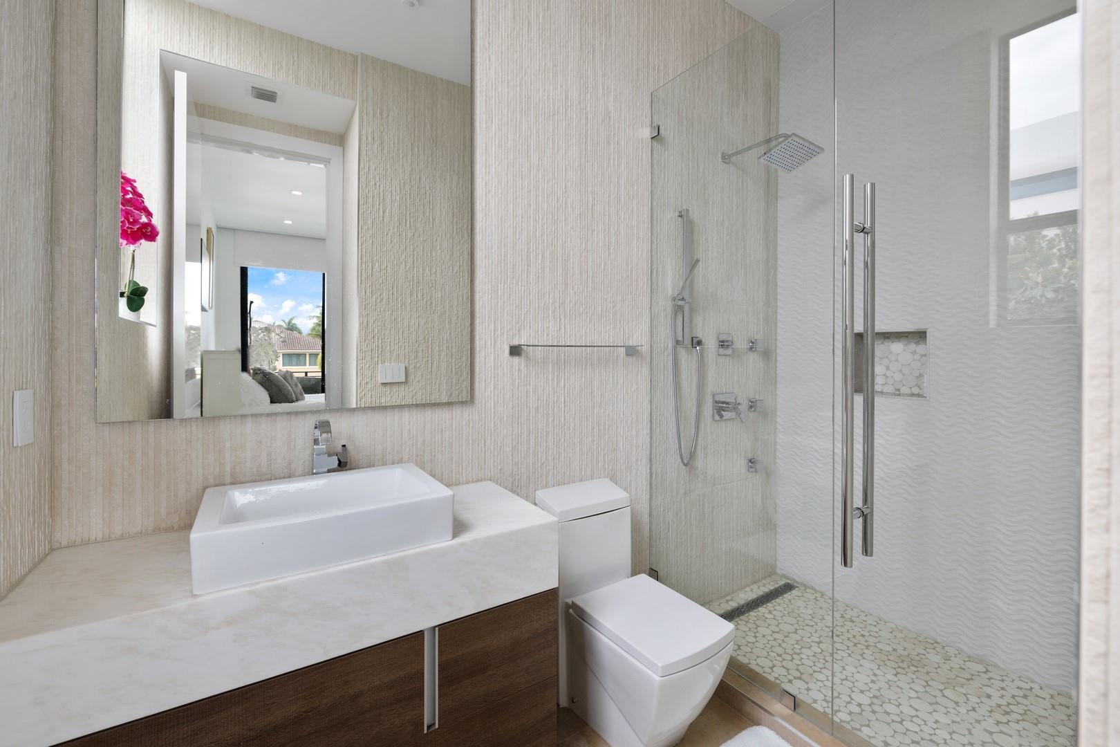 2437 Delmar Place, Fort Lauderdale, FL 33301