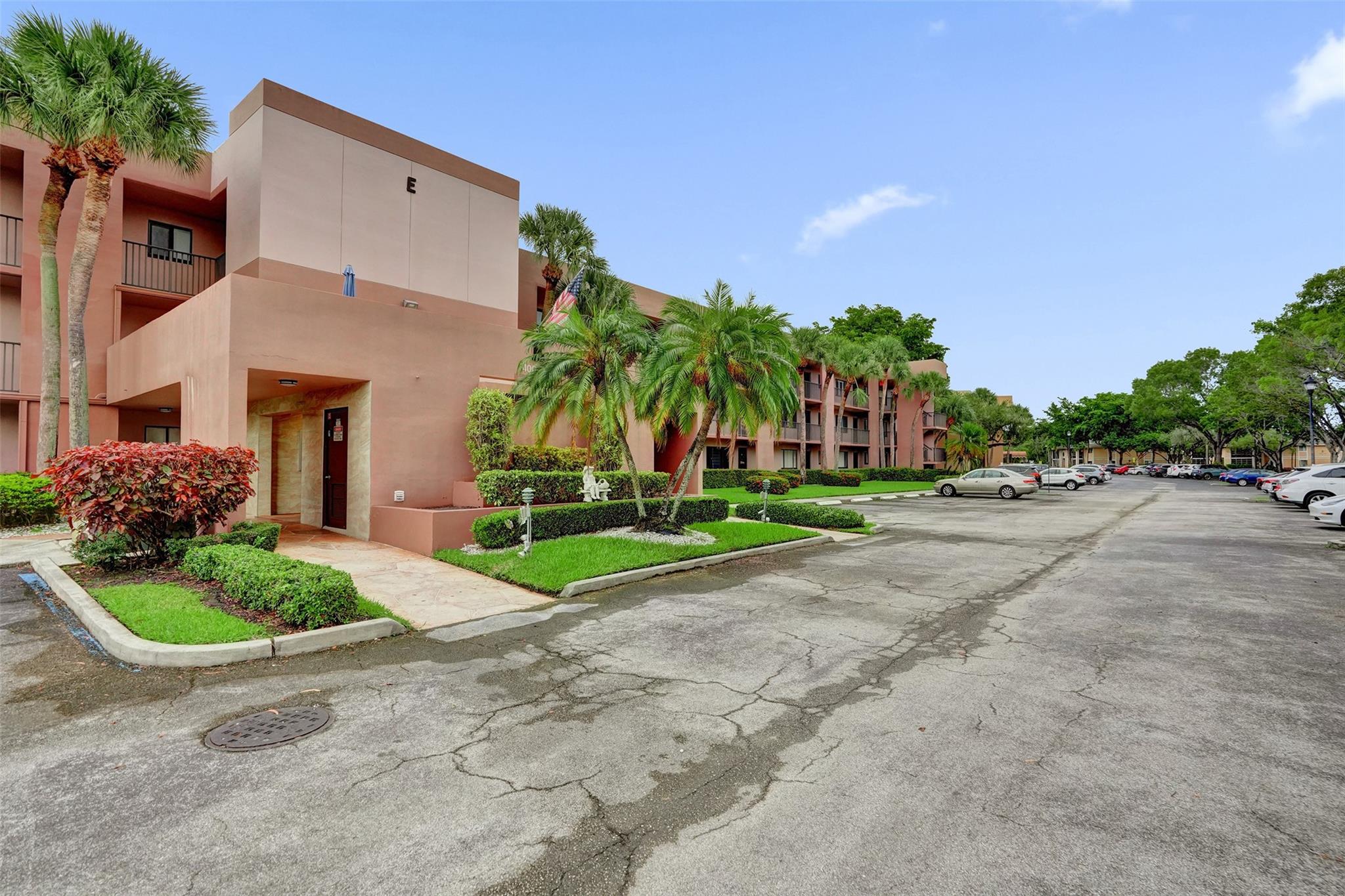 Photo for 7432 Ashmont Circle, 208, Tamarac, FL 33321 - Listing #FX-10525865 7432 Ashmont Circle, 208, Tamarac, FL 33321