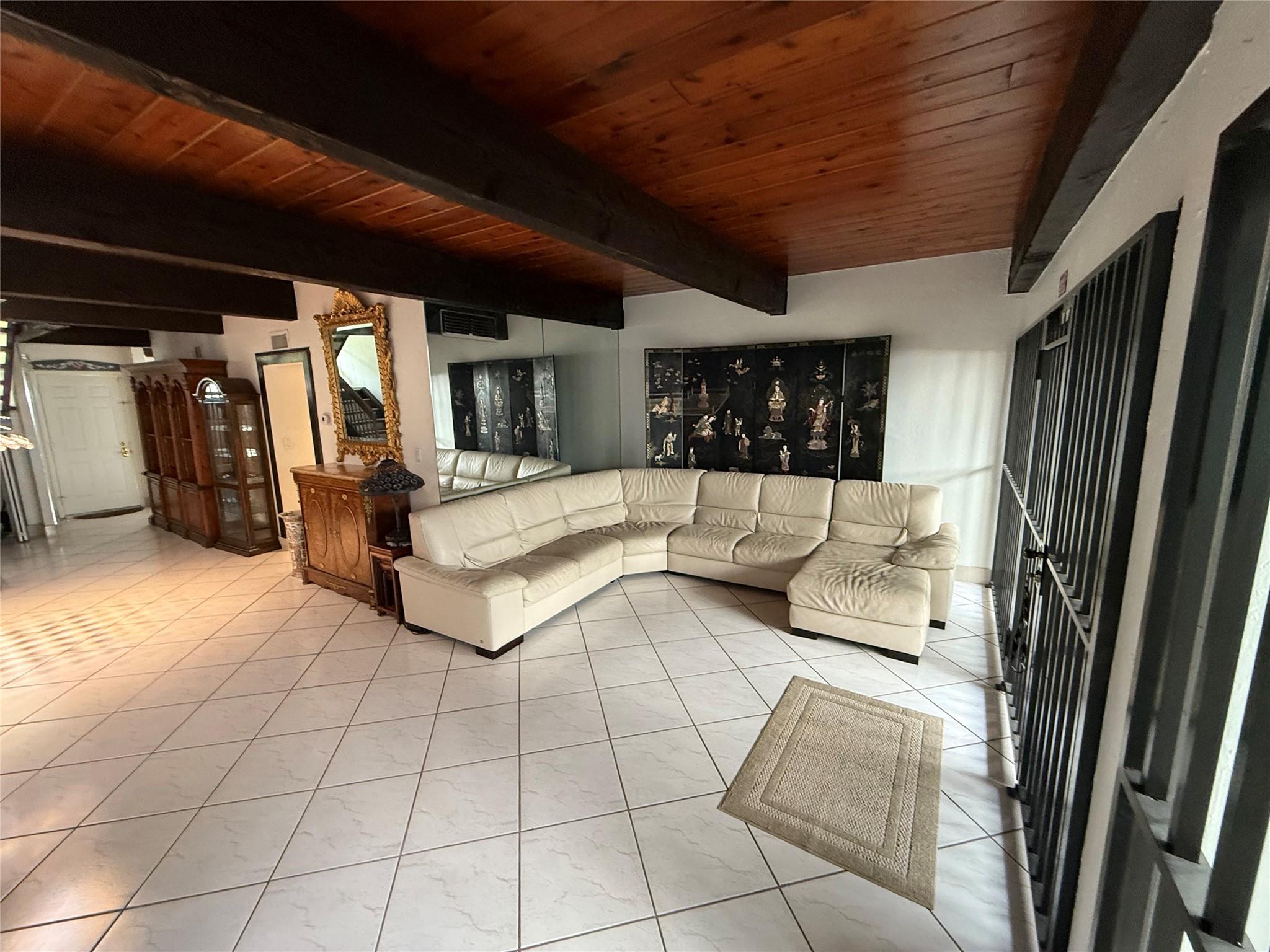 19428 NE 26th Avenue 103, Miami, FL 33180