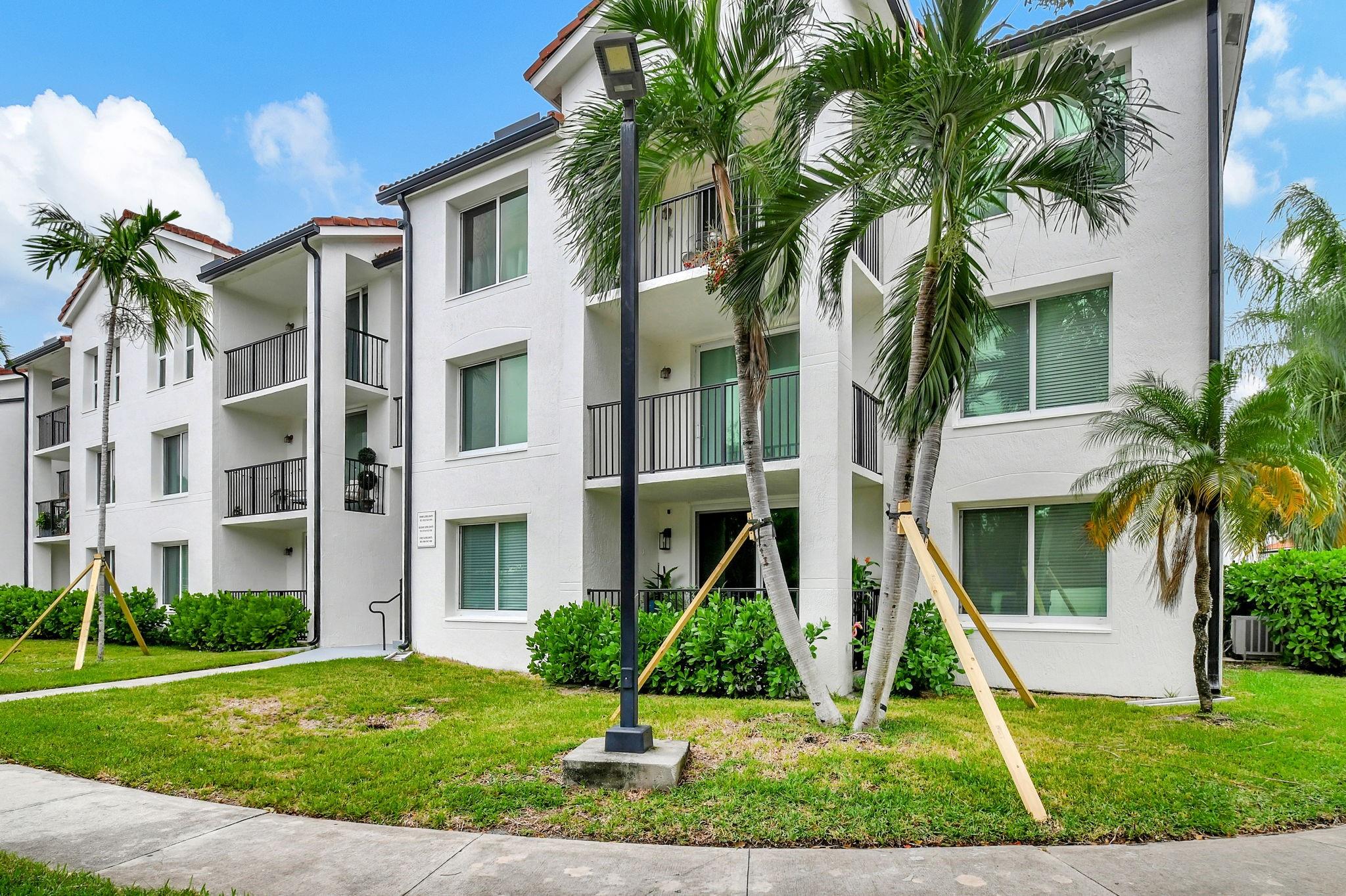 Photo for 1312 Villa Lane, 1312 1312, Boynton Beach, FL 33435 - listing #FX-10537134 1 Bedroom, 2nd Floor Updated Condo in Mirabella Villas a Gated Community with endless amenities!