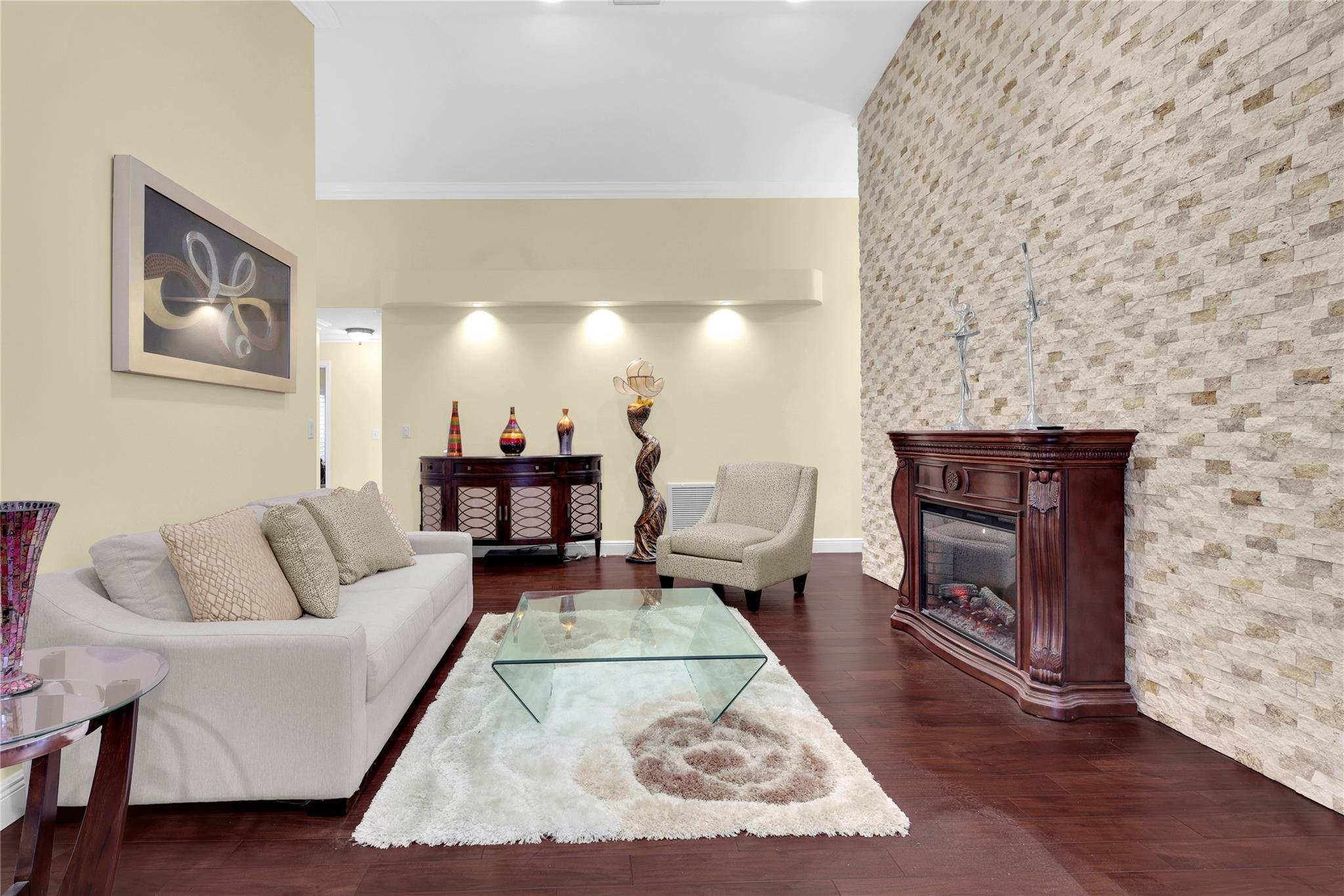 10481 NW 17th Street, Plantation, FL 33322