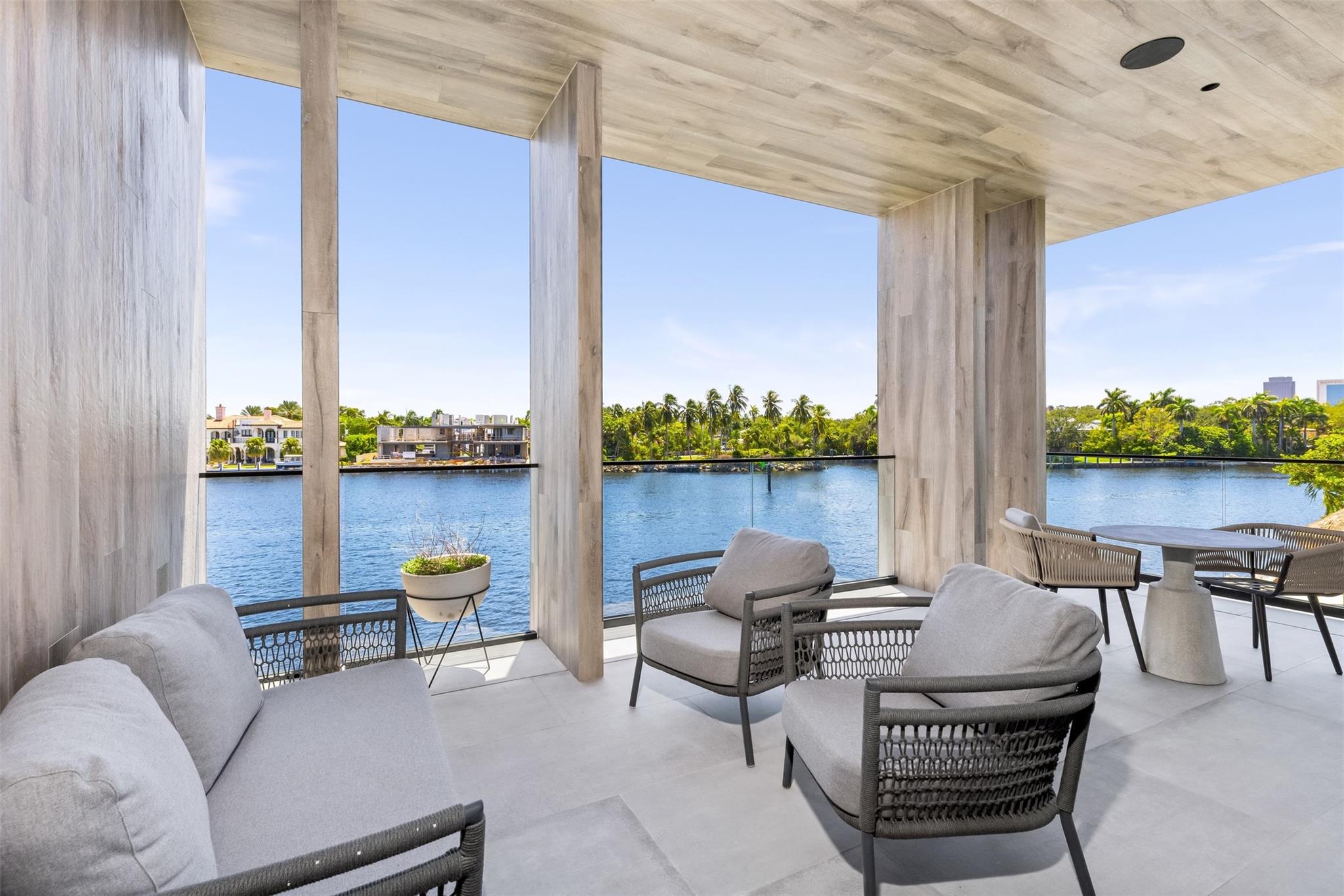 516 Mola Avenue, Fort Lauderdale, FL 33301