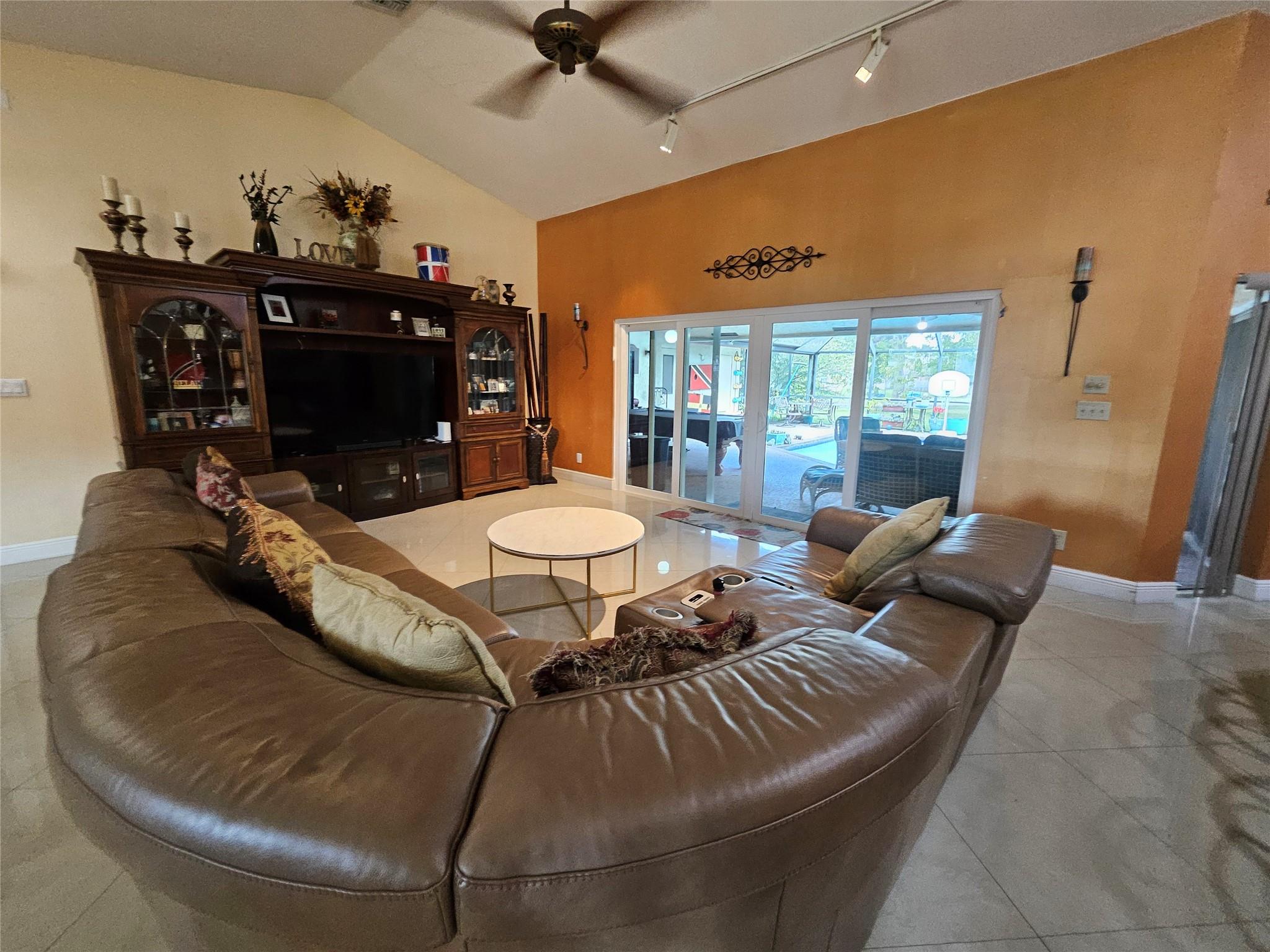 197 NW 113th Way, Coral Springs, FL 33071