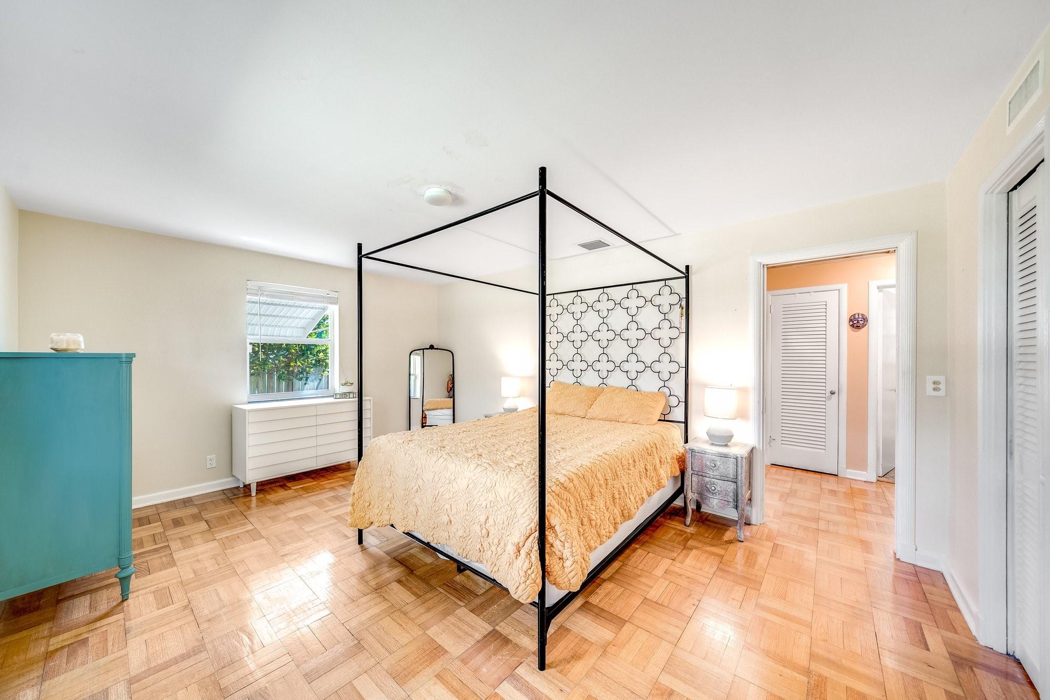 Photo for 348 Alhambra Place, West Palm Beach, FL 33405 - Listing #FX-10493905 348 Alhambra Place, West Palm Beach, FL 33405
