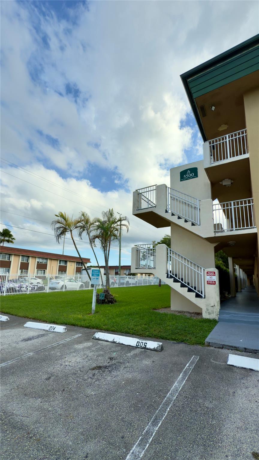 Photo for 5500 SW 77th Court, 207 207, Miami, FL 33155 - listing #FX-10538087 5500 SW 77th Court, 207 207, Miami, FL 33155