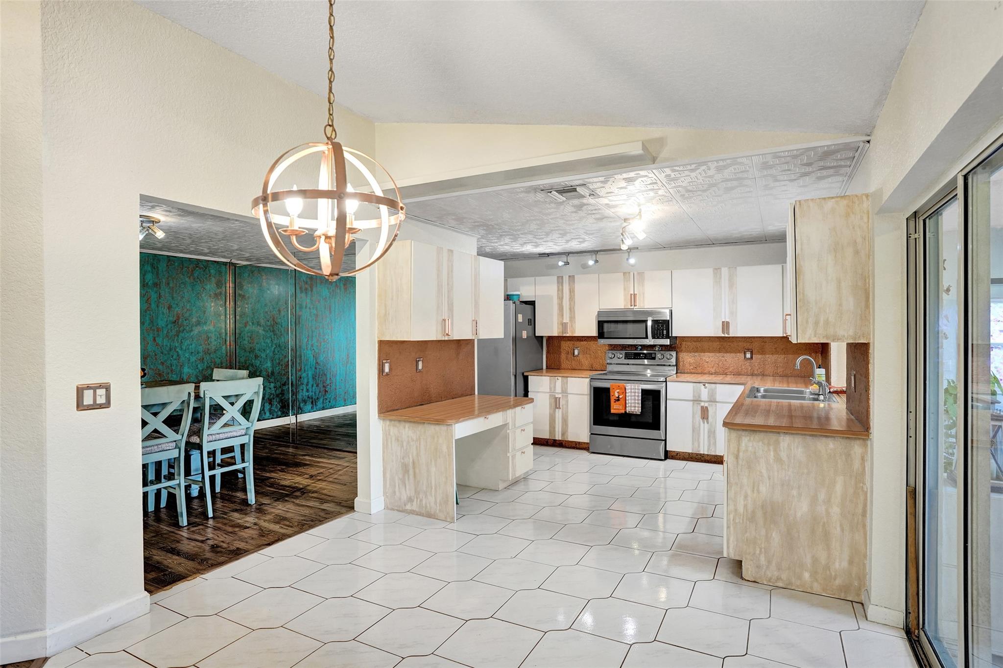 5372 Pine Circle, Coral Springs, FL 33067