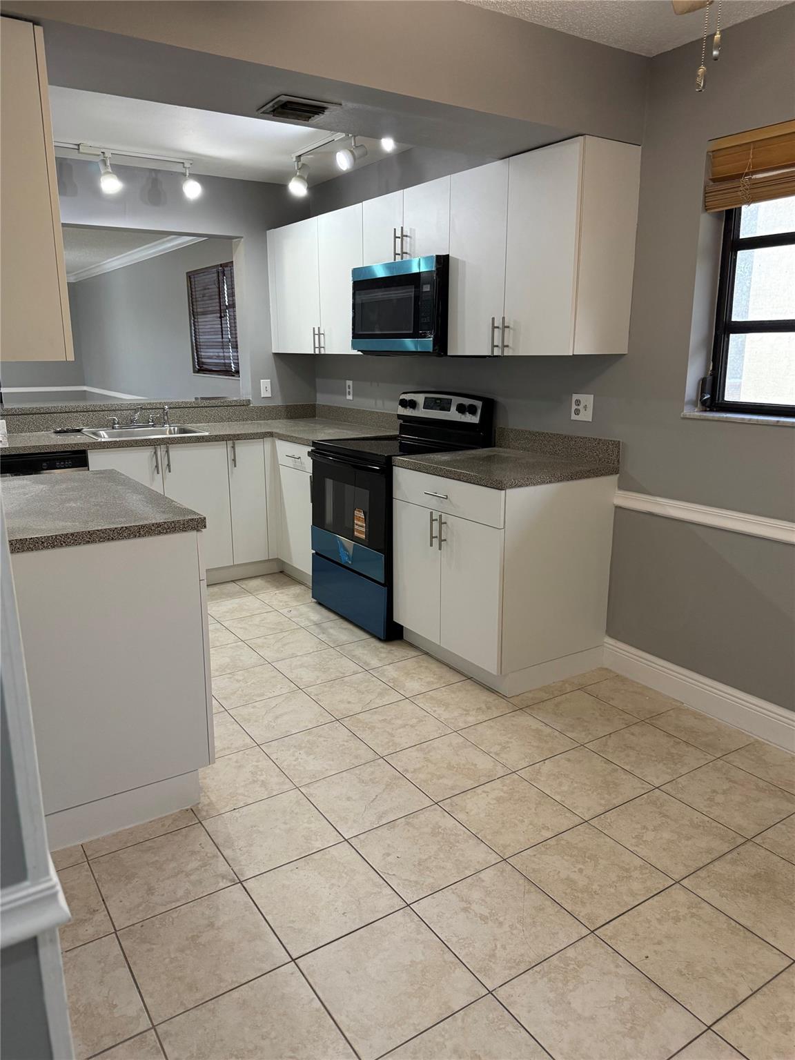 2033 Coral Ridge Drive 2033, Coral Springs, FL 33071