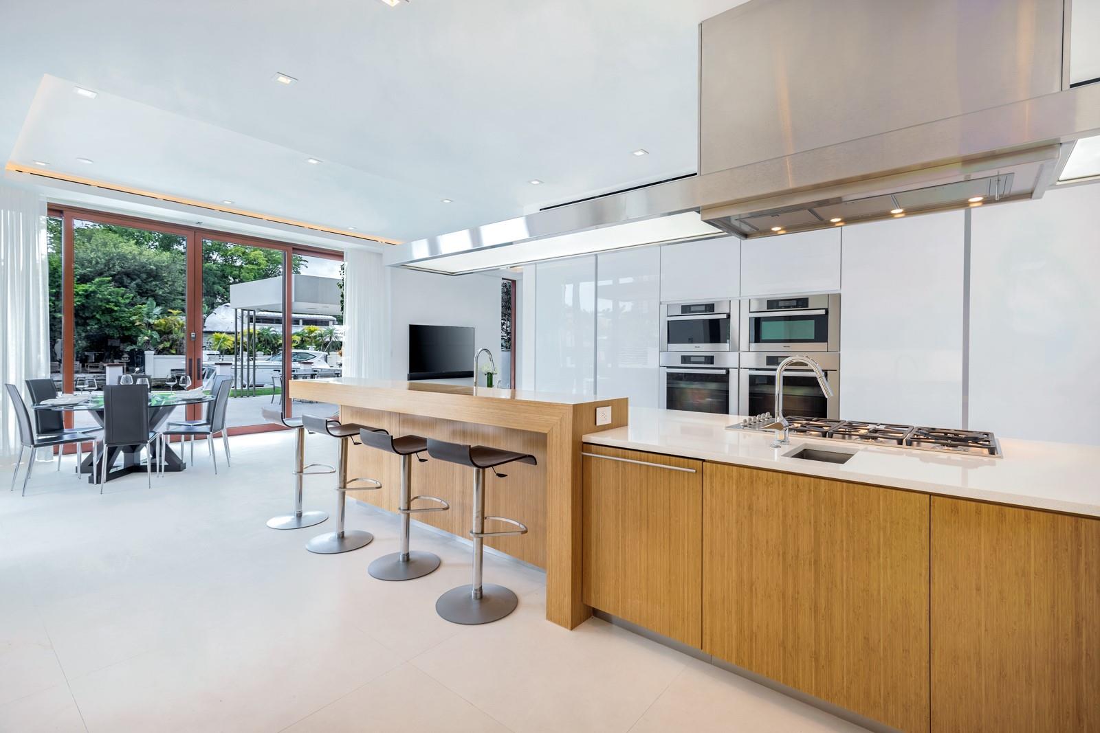 10 Pelican Drive, Fort Lauderdale, FL 33301