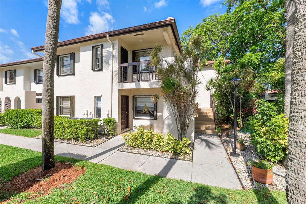 Photo for 8210 E Casa Del Lago, E, Boca Raton, FL 33433 - Listing #FX-10435946 8210 E Casa Del Lago, E, Boca Raton, FL 33433