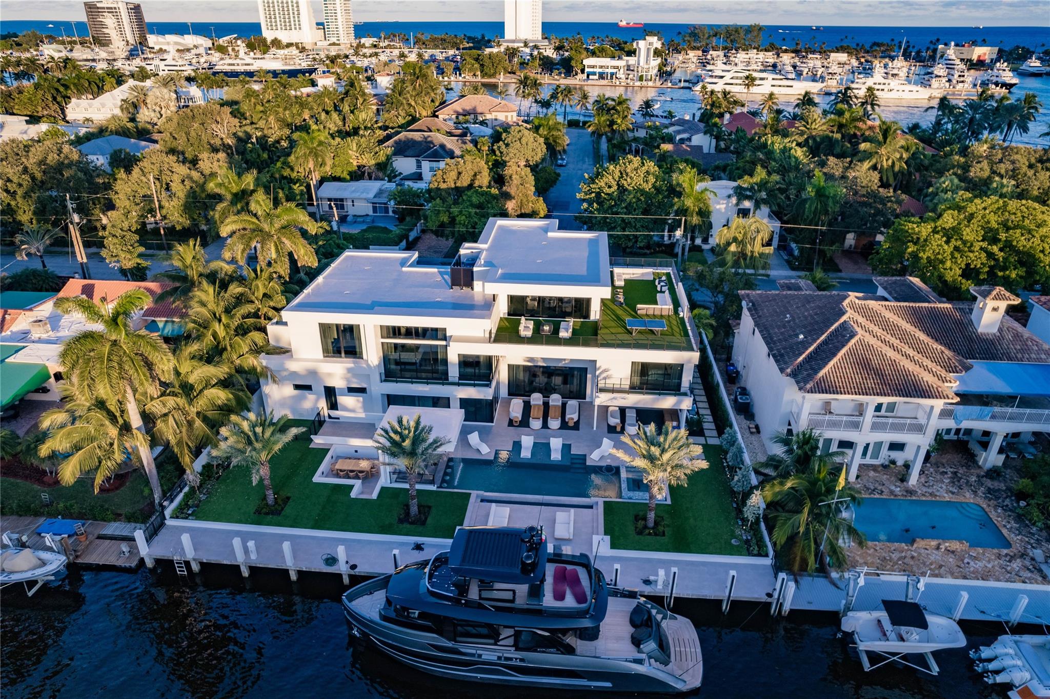 725 SE Poinciana Drive, Fort Lauderdale, FL 33301