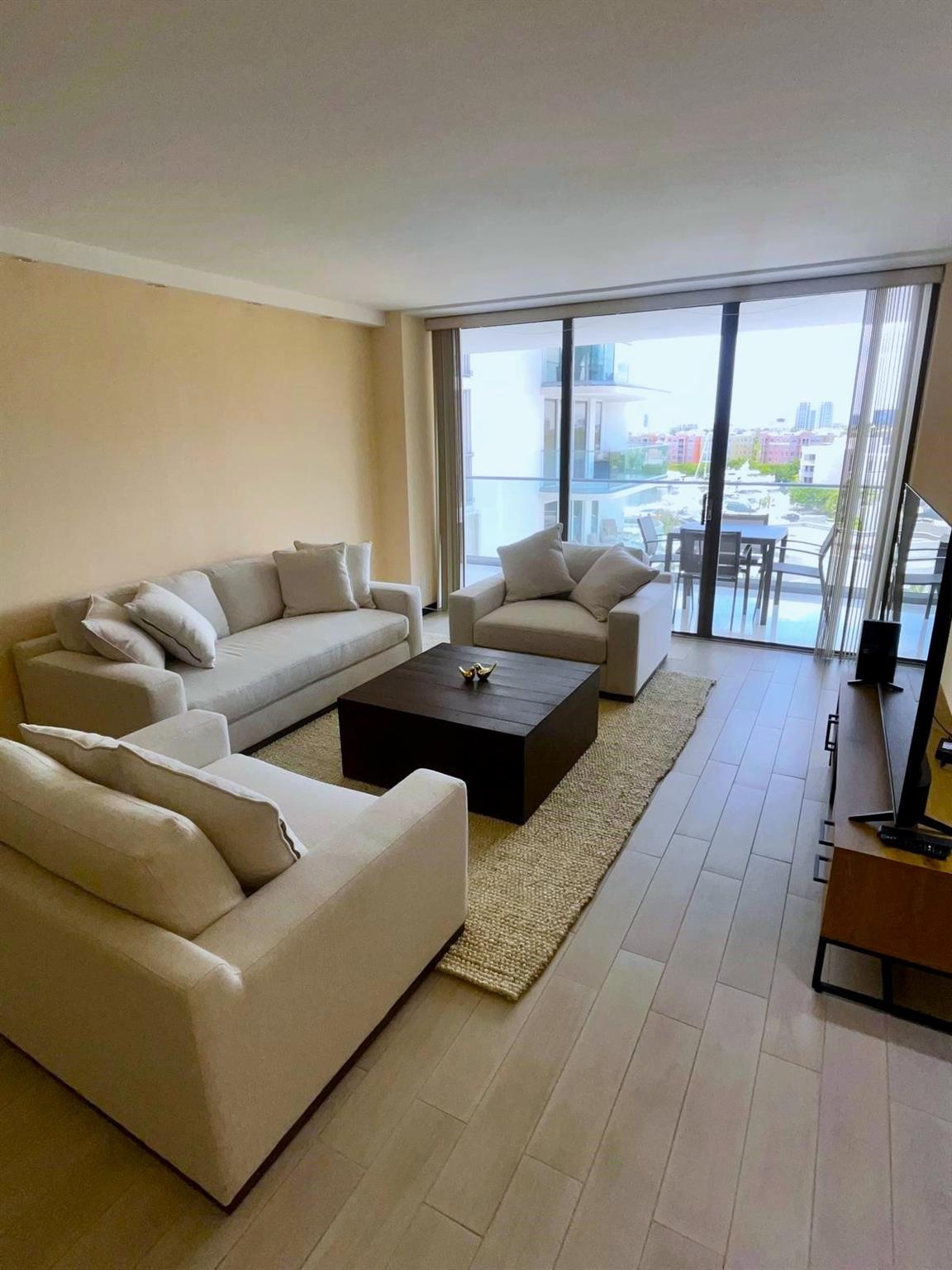 19707 Turnberry Way 8L, Miami, FL 33180