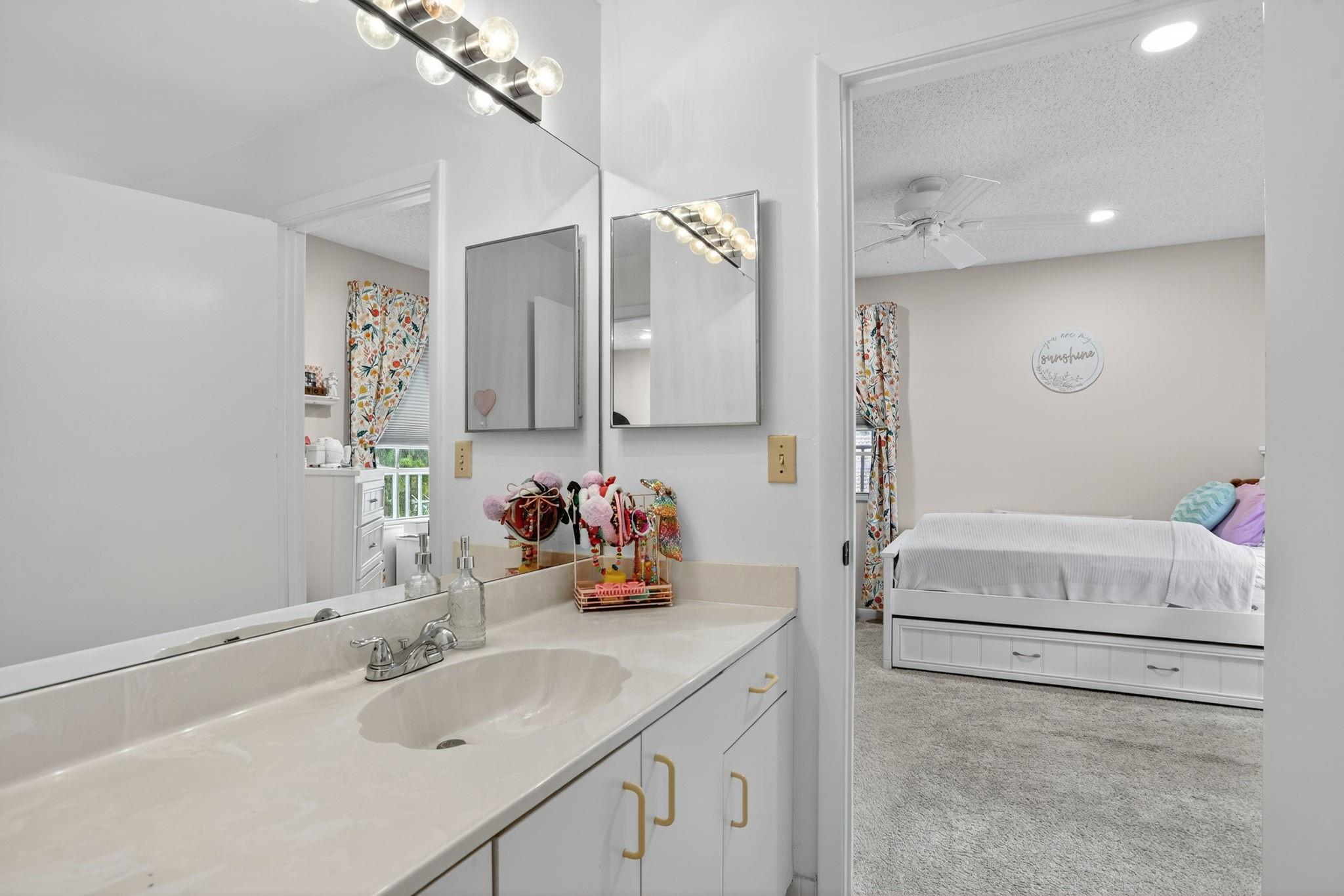 11461 Lakeview Drive 8, Coral Springs, FL 33071