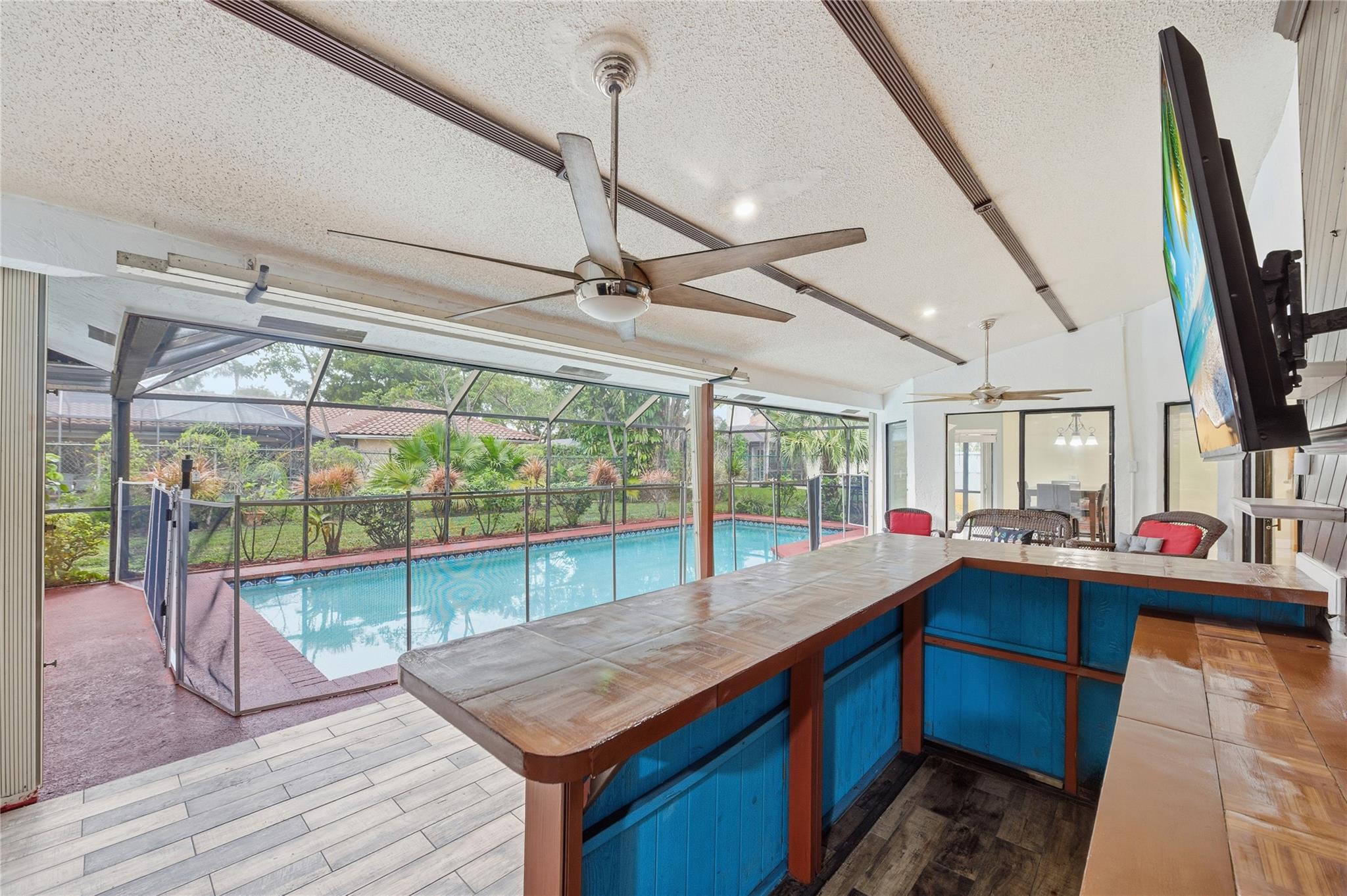 10949 NW 1st Mnr, Coral Springs, FL 33071