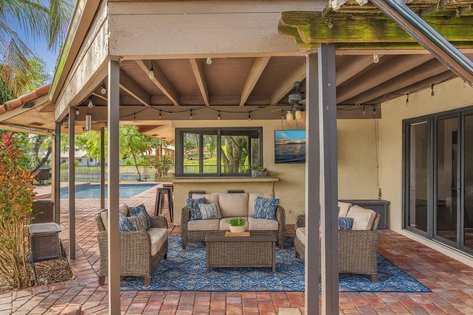 10320 NW 6th Street, Coral Springs, FL 33071